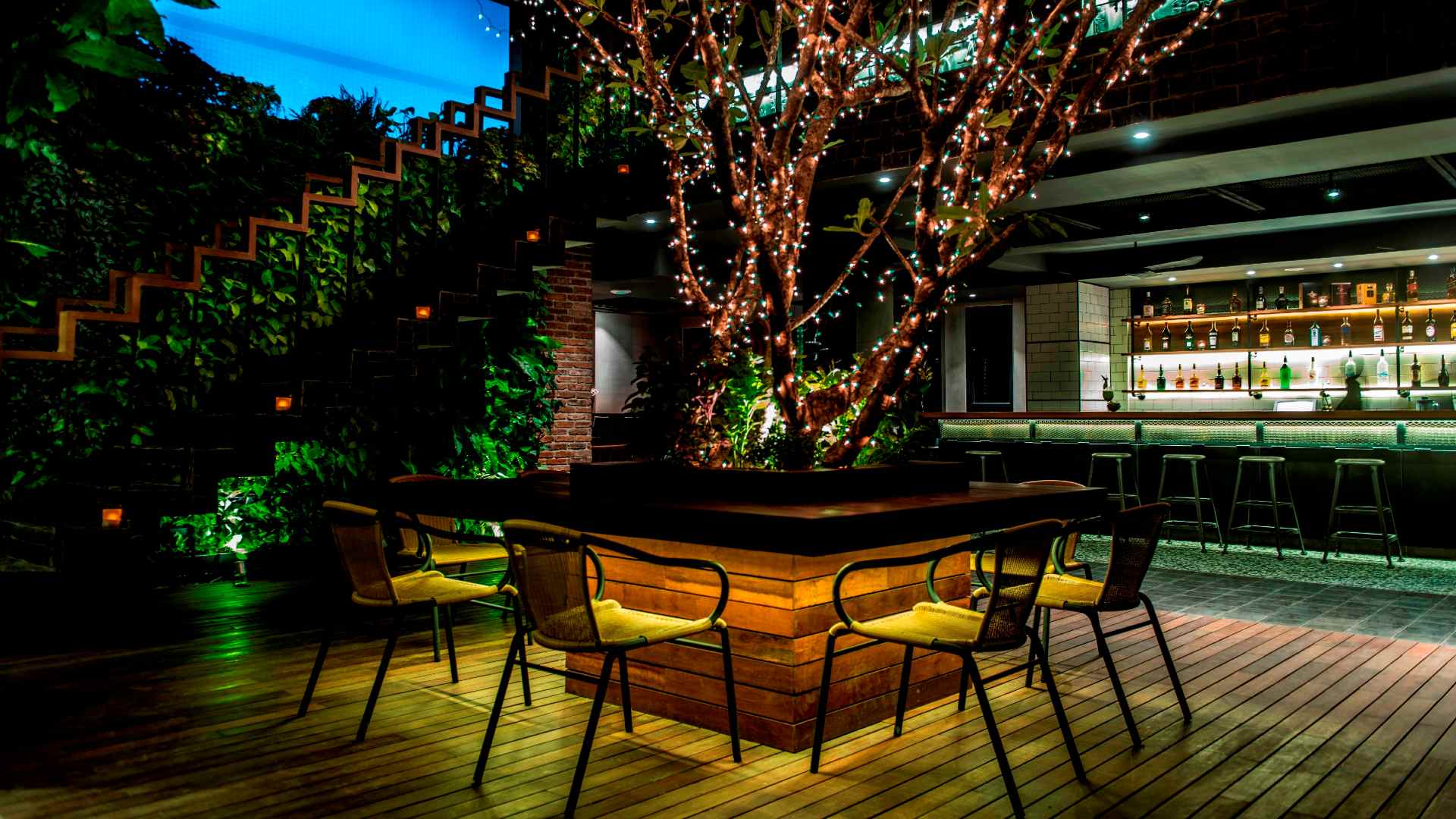 Cambodia, Phnom Penh, ,Aquarius Hotel And Urban, Resort bar