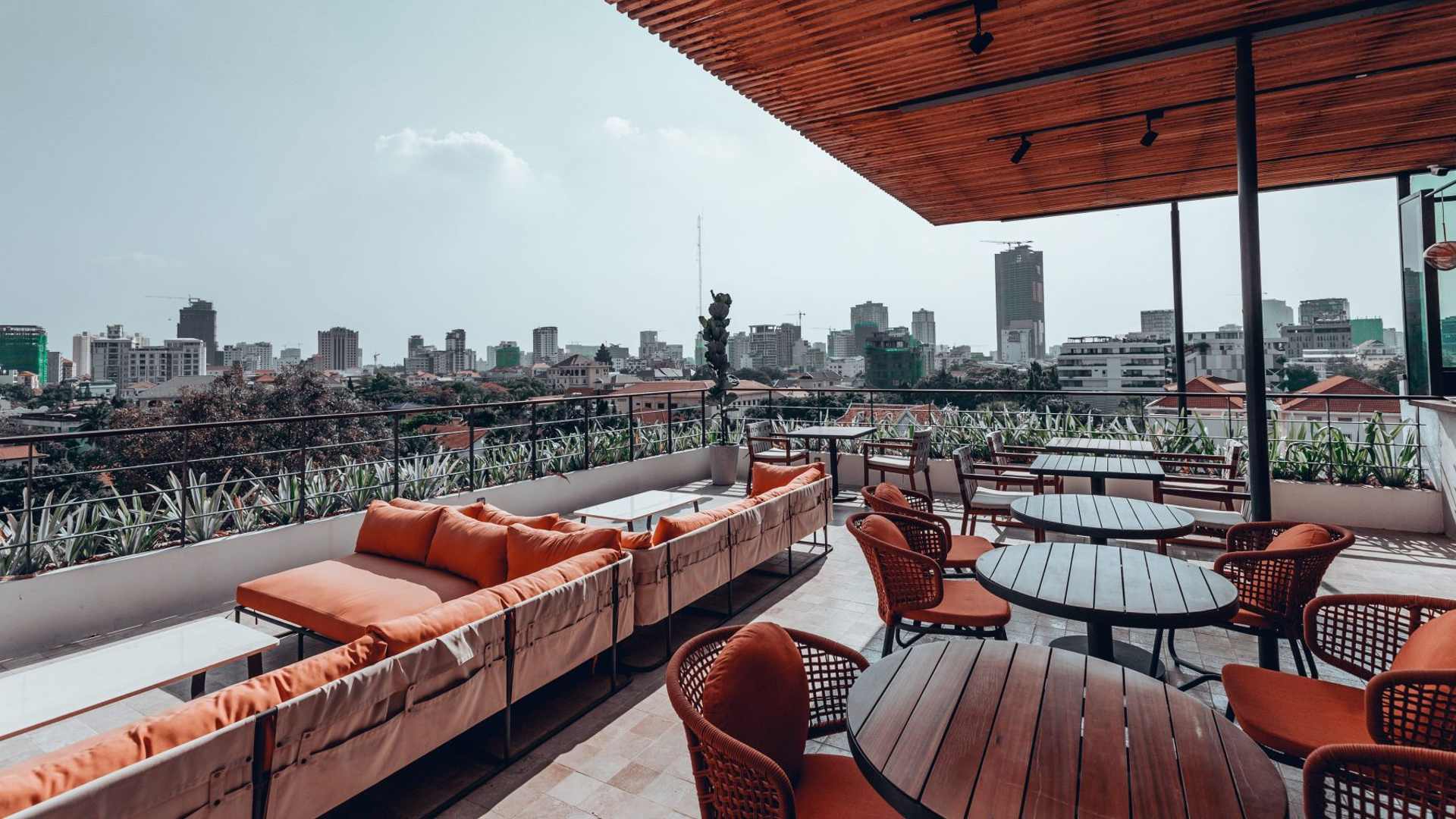 Cambodia, Phnom Penh, Penh House Hotel, Roof Top Bar