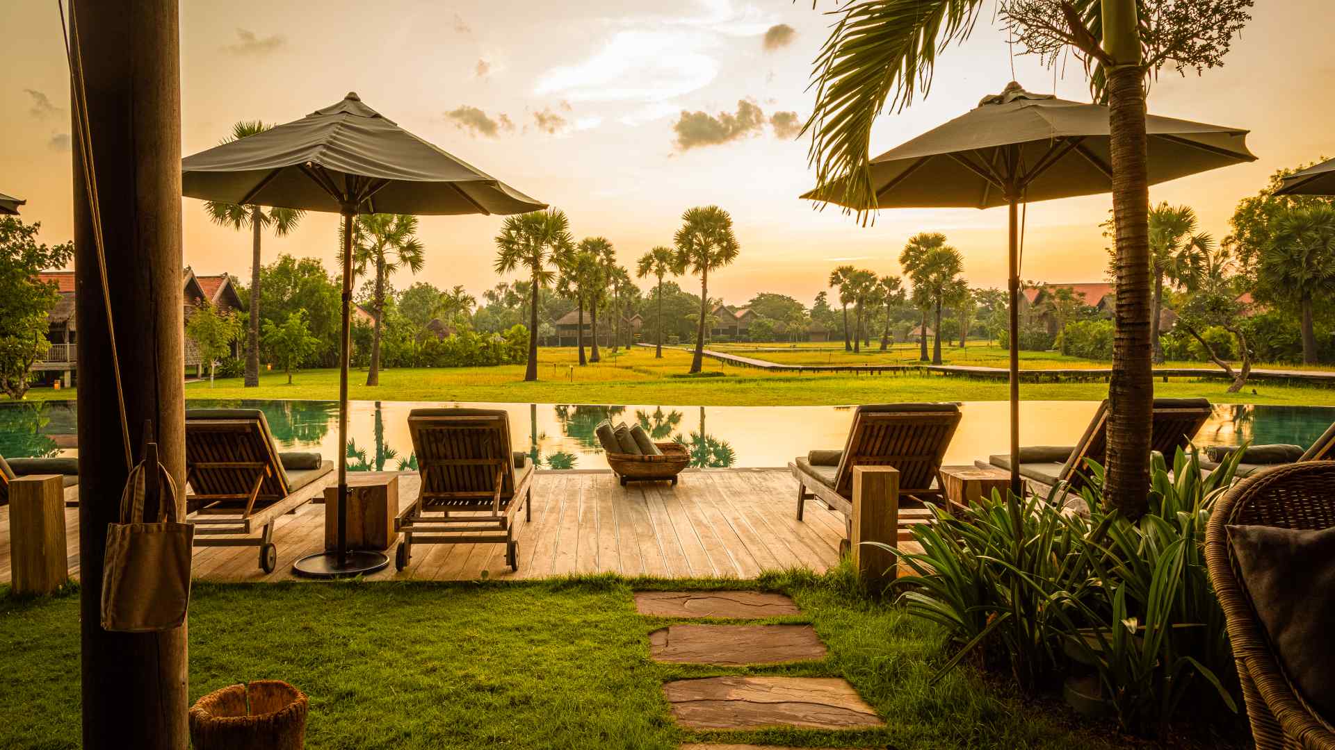 Cambodja siem reap zannier hotels phum baitang bay phsar pool bar11