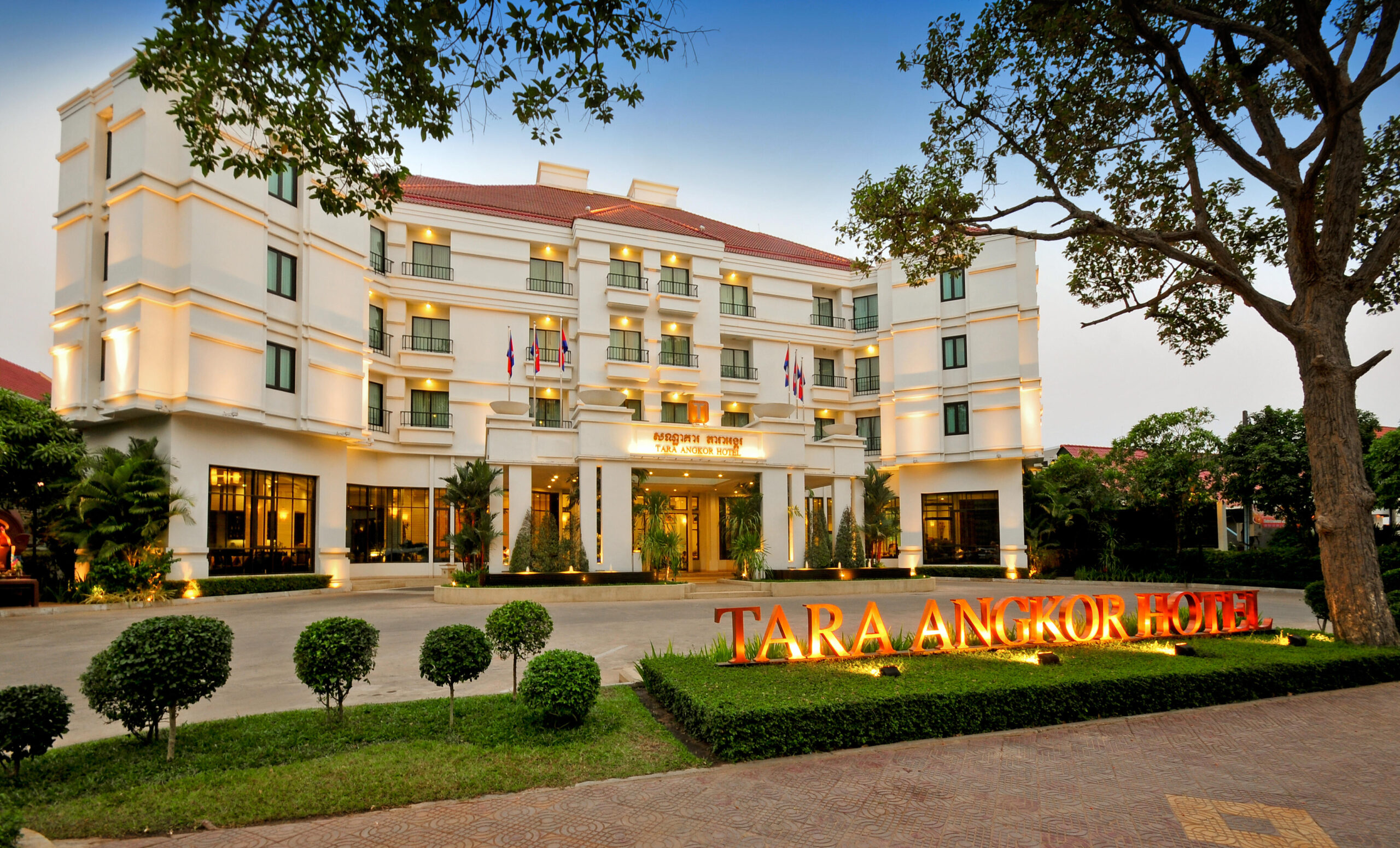 cambodija siem reap tara front night scaled hotel