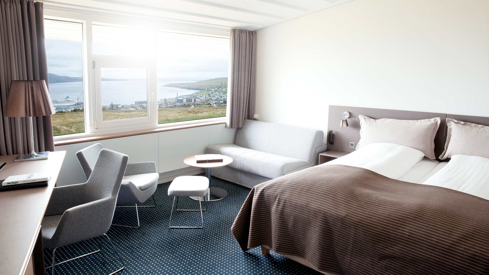 F&aelig;r&oslash;erne, Torshavn, Hotel F&oslash;royar, Familie V&aelig;relse