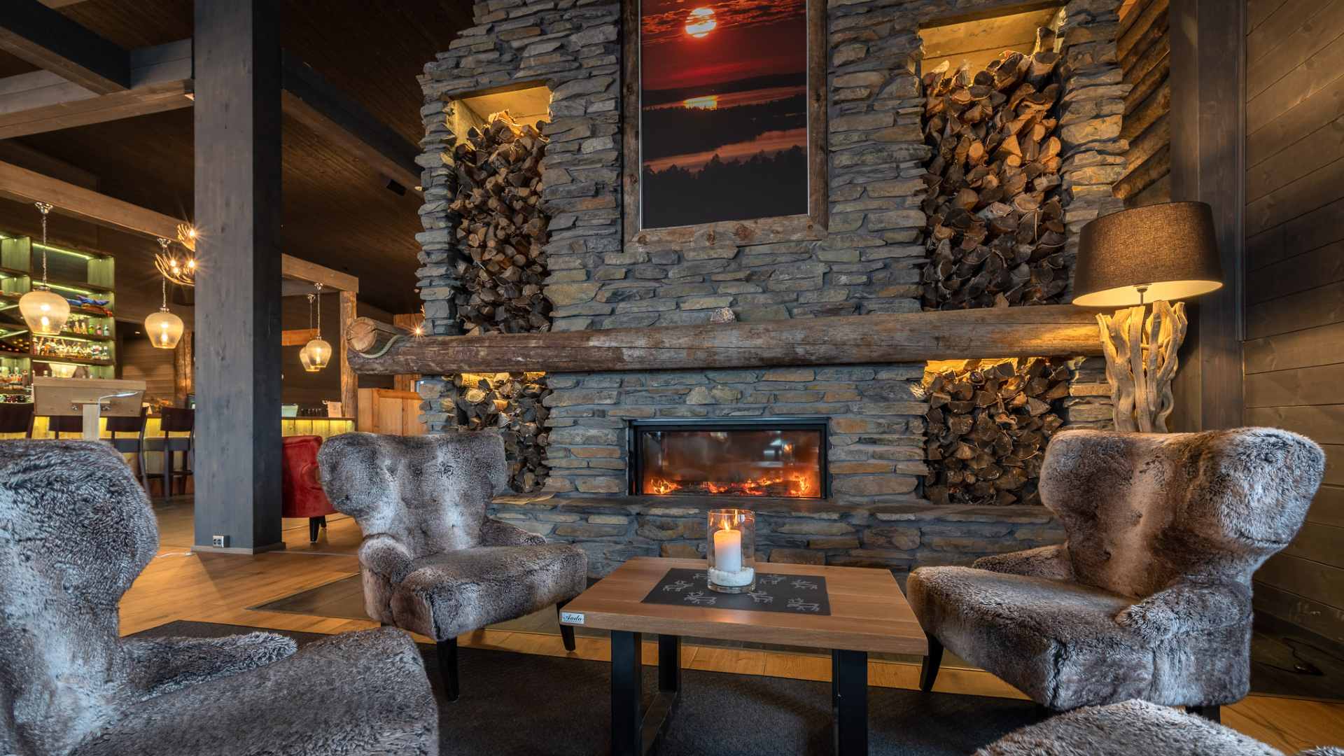 Finland, Finske Lapland, Inari, Wilderness Hotel, Lobby, Pejs. Lounge Area