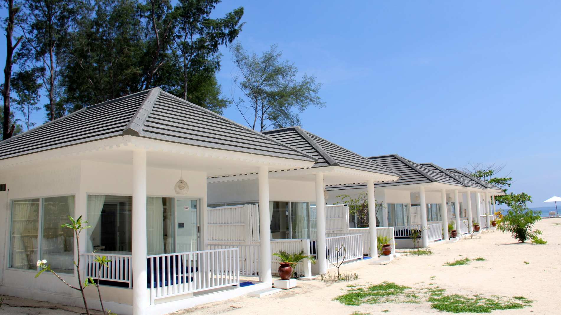 Indonesien, Gili, Meno Seri Resort, Beach Bungalow Seaview