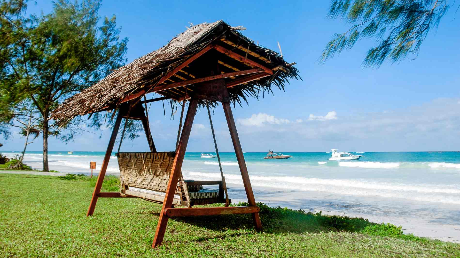 Kenya diani beach the sands nomad strand gynge