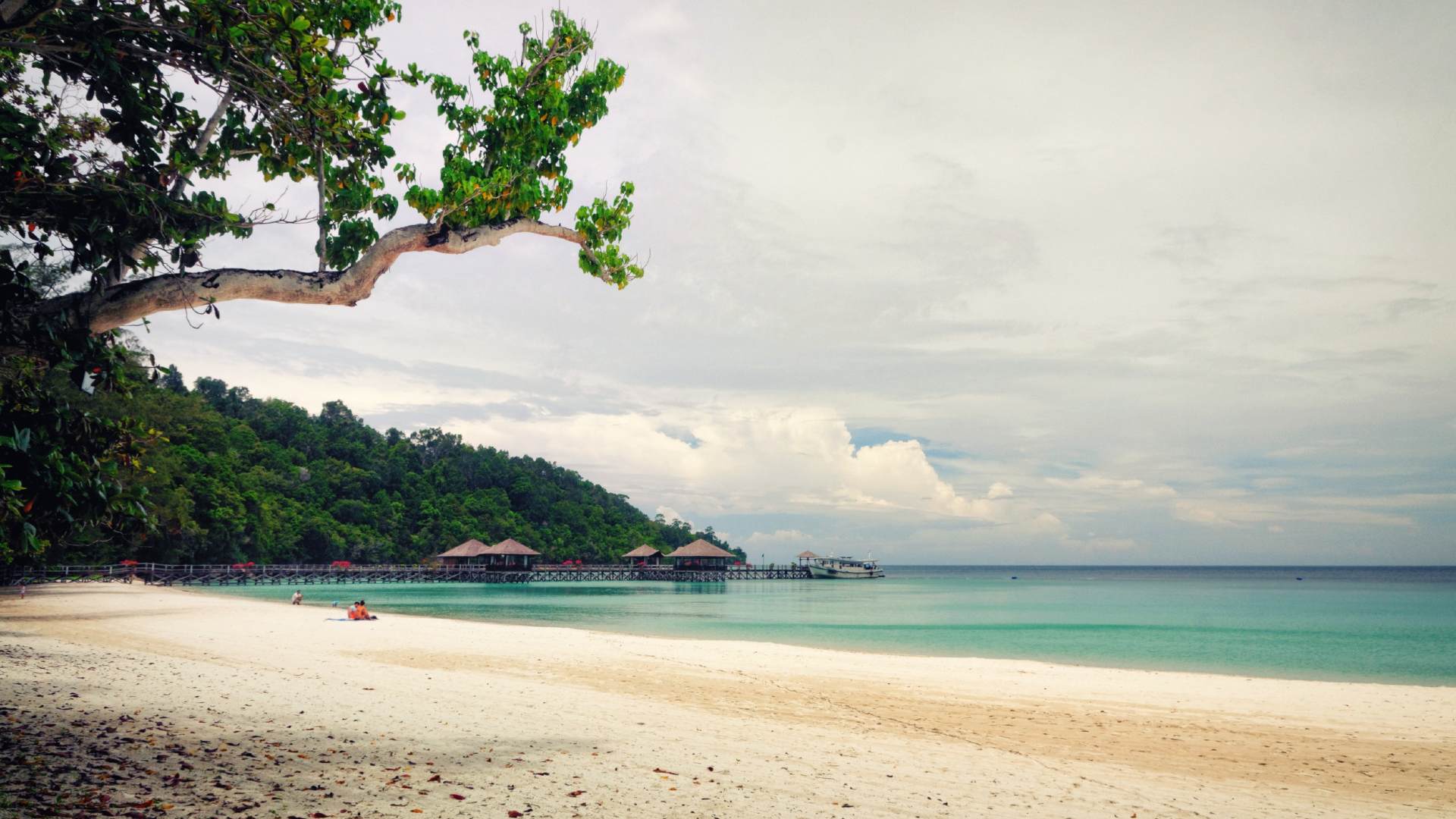 Malaysia, Borneo, Gaya Island Bungaraya Island Resort Beach