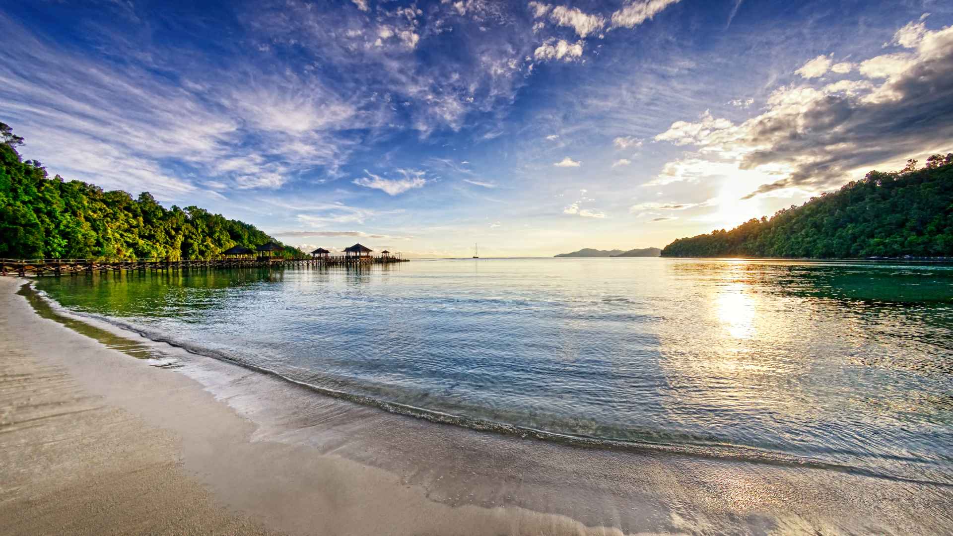 Malaysia, Borneo, Gaya Island Bungaraya Island Resort Beach