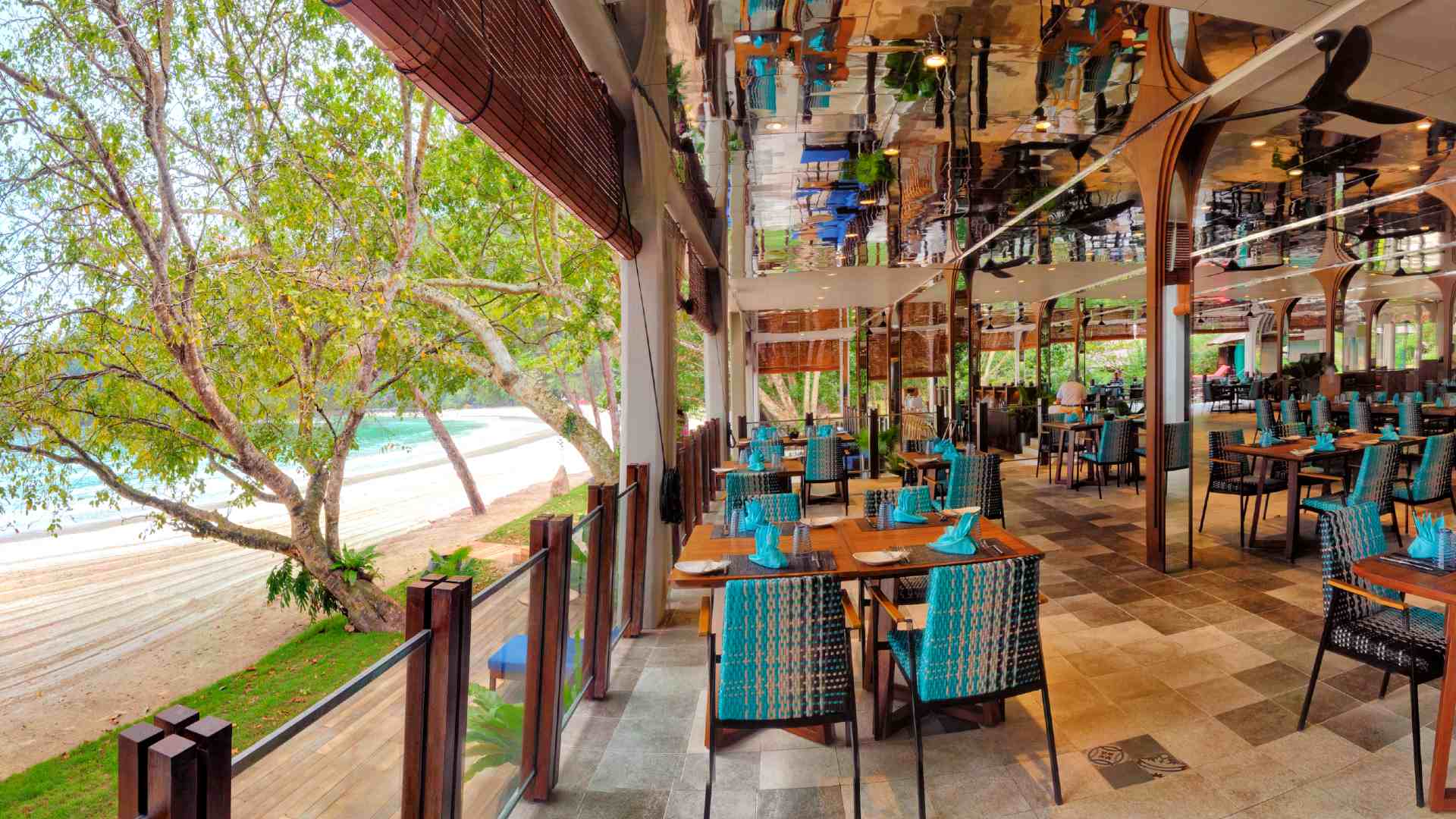 Malaysia, Borneo, Gaya Island Bungaraya Island Resort, Pantai Restaurant