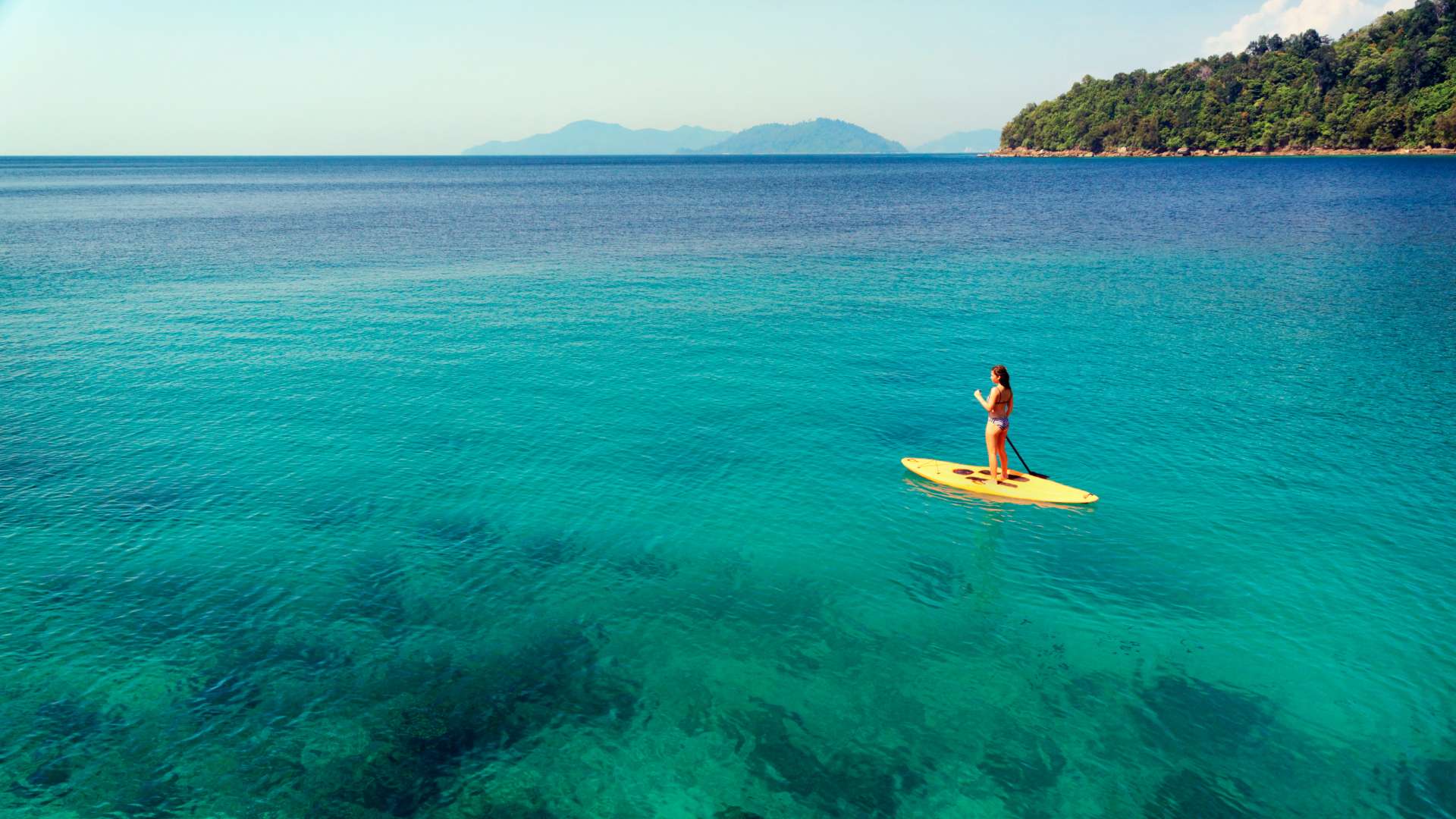 Malaysia, Borneo, Gaya Island Bungaraya Island Resort, Stand Up Paddle