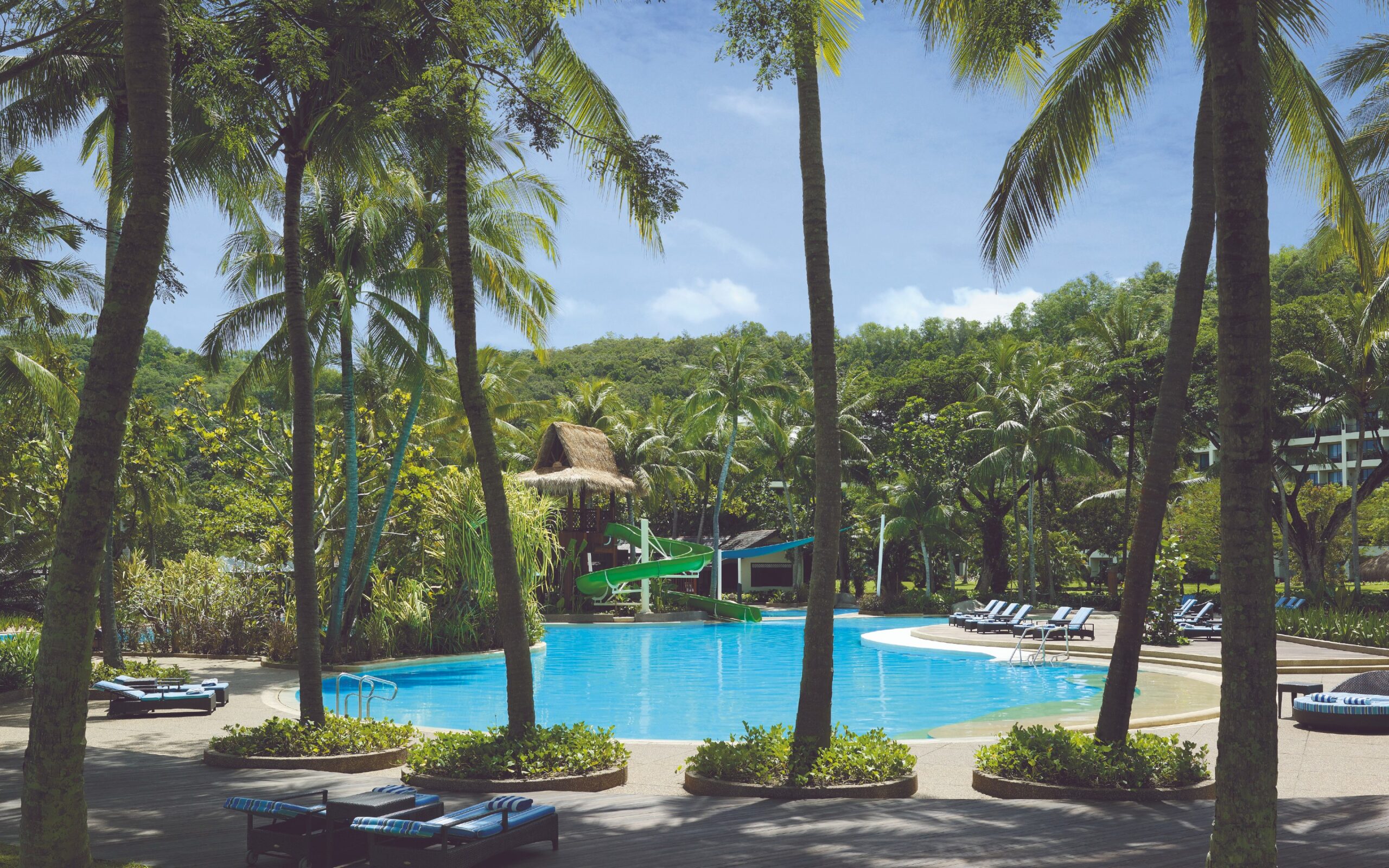 Malaysia, Borneo, Kuala Lumpur, Shangri La Rasa Ria Garden Wing Swimming Pool