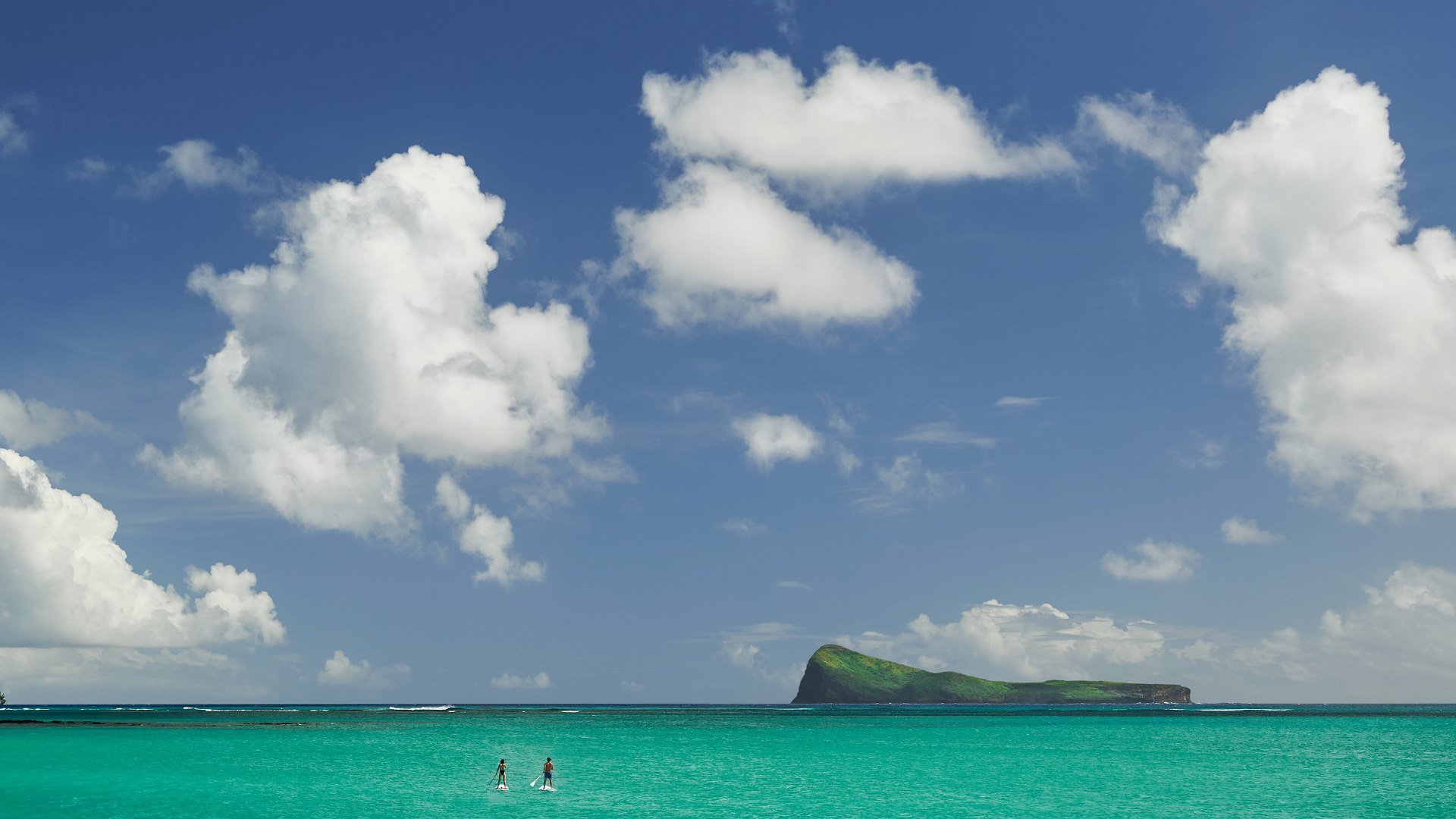 Rejser til Mauritius, Paradise Cove Boutique Hotel, G&aelig;ster p&aring; stand-up paddle