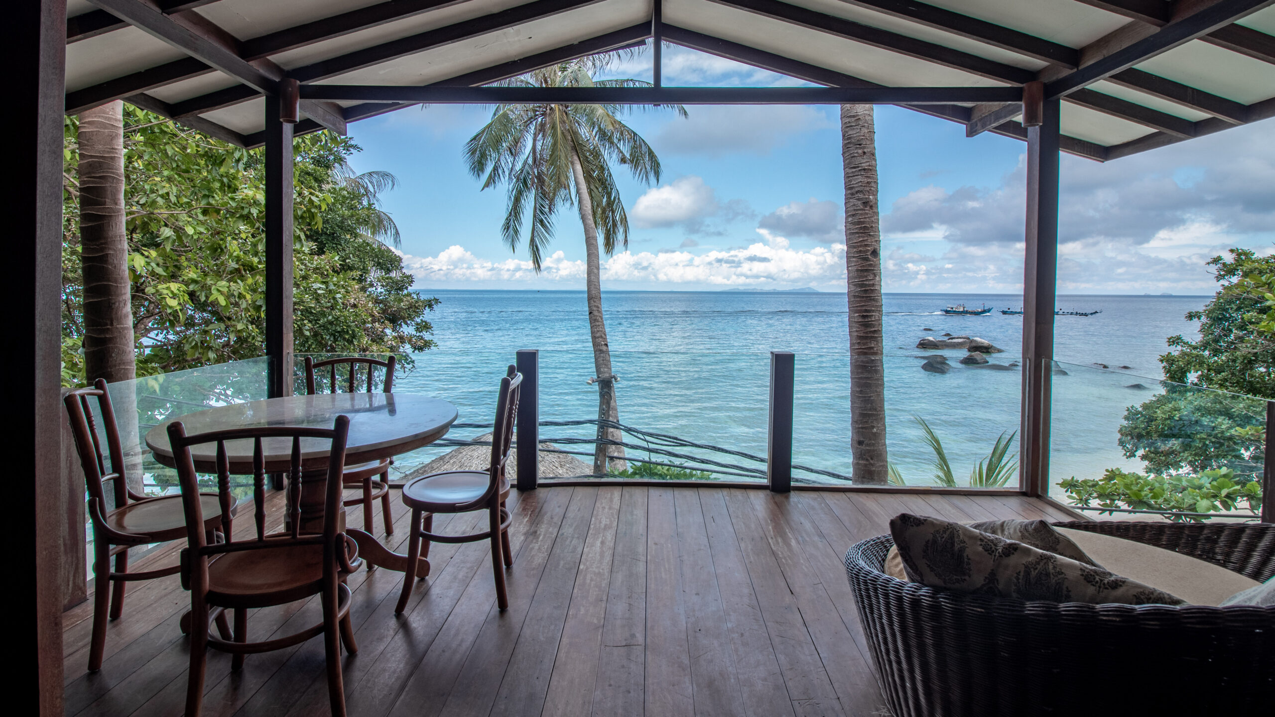 malaysia-tioman-island-jamala-resort-boutique-hotel-penghulu-villa-indretning-penghulu-balcon-view