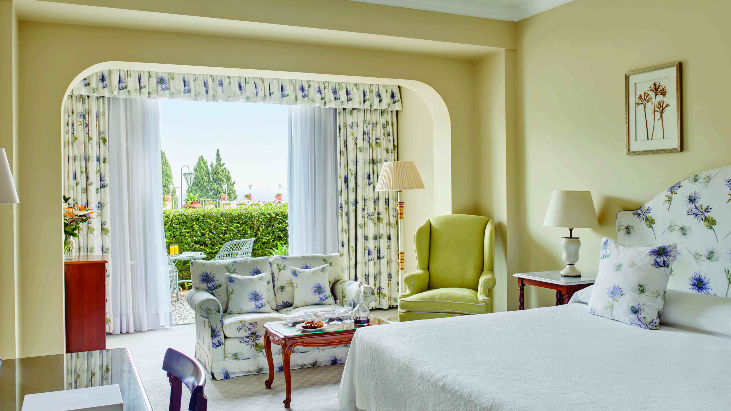 portugal-madeira-reid's-palace-belmond-hotel-suite-12