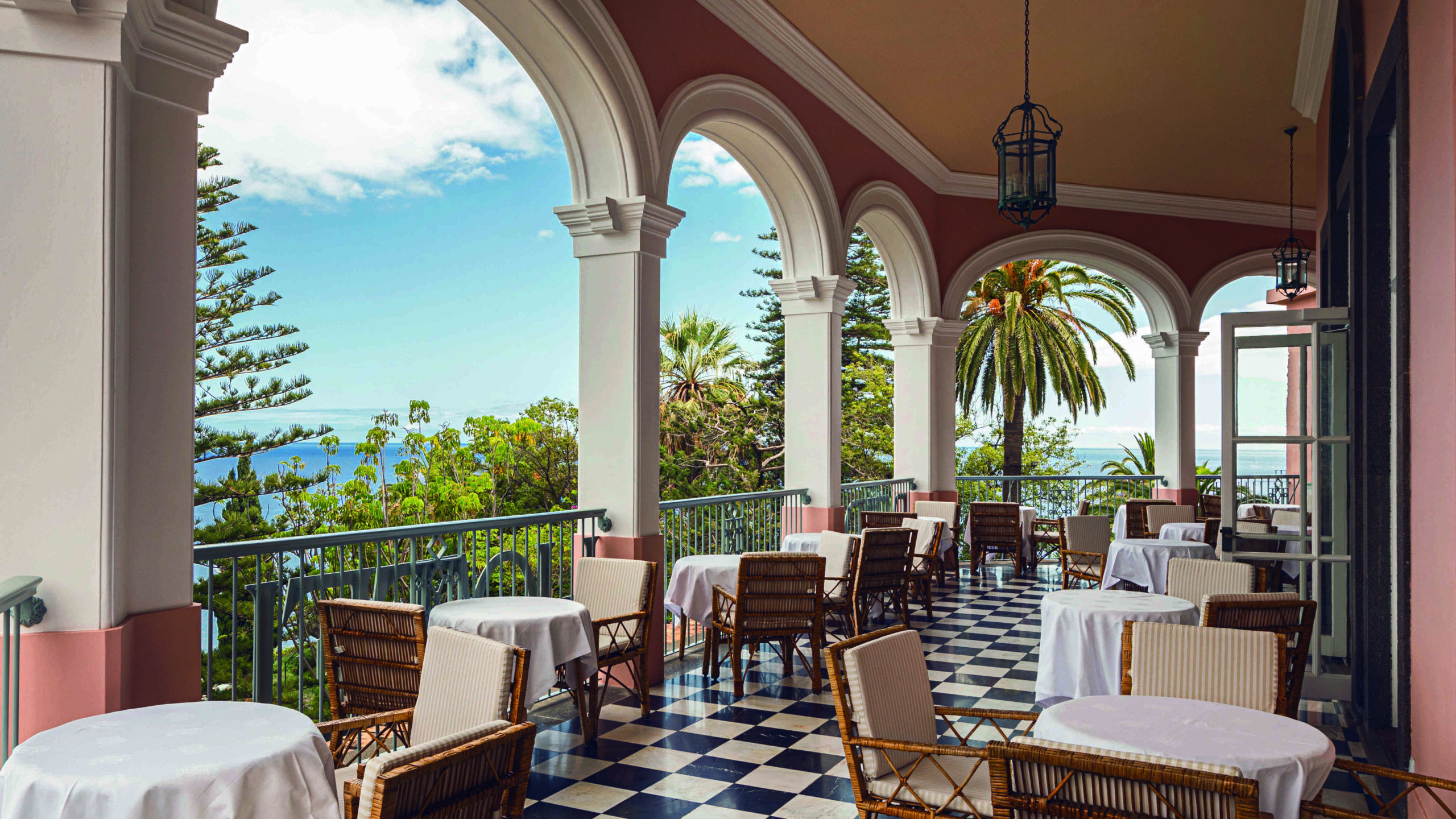 portugal-madeira-reid's-palace-belmond-hotel-udendørs-restaurant