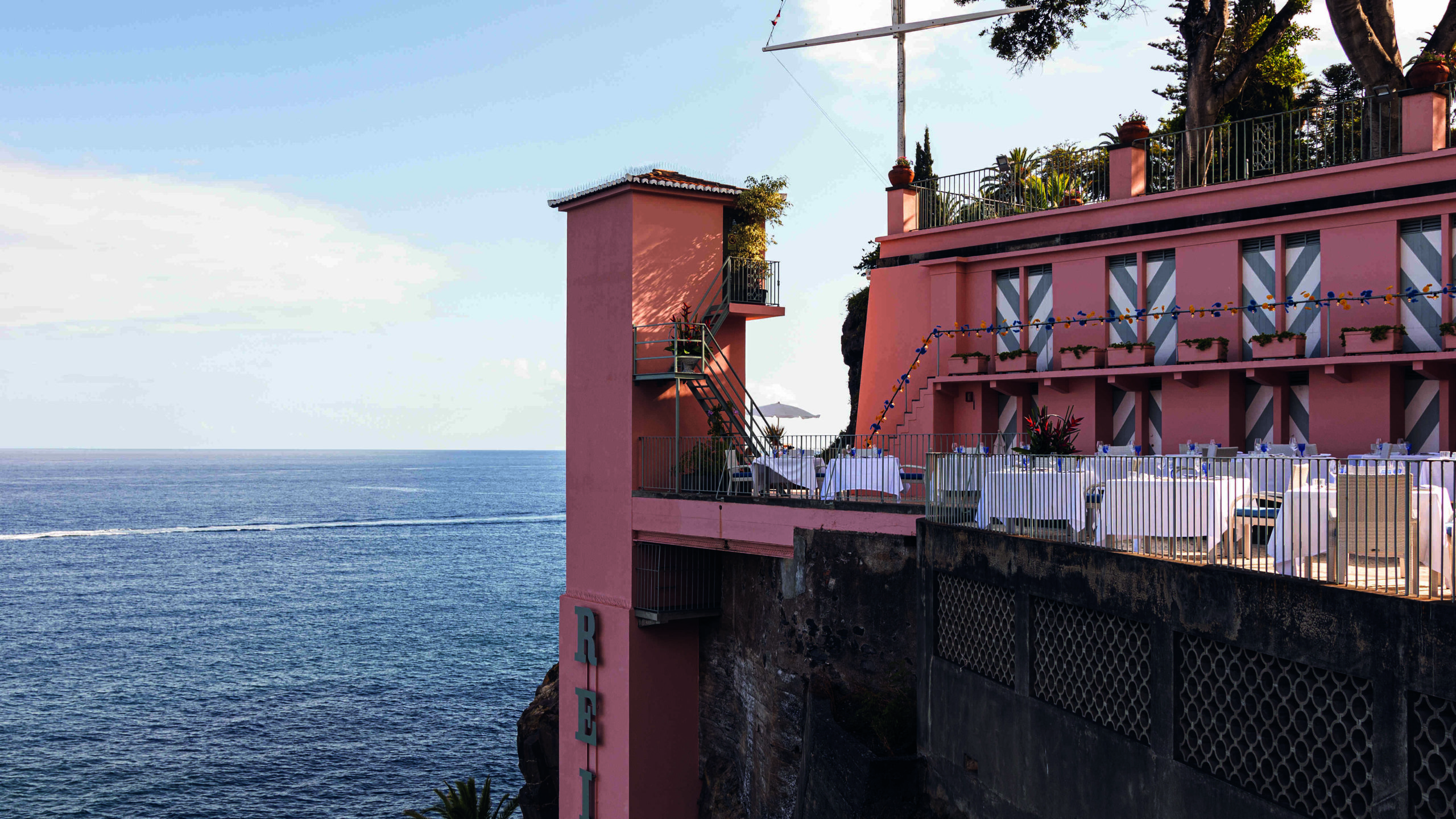 portugal-madeira-reid's-palace-belmond-hotel-vandtårn-restaurant-forfra