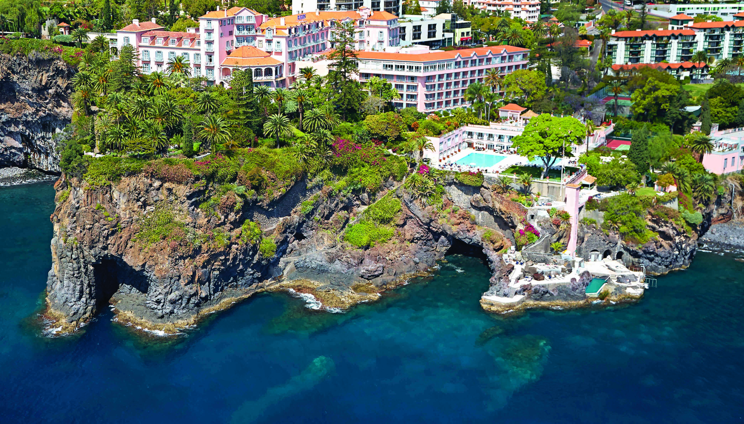 portugal-madeira-reid's-palace-belmond-hotel-front-fra-havet-fra-østsiden