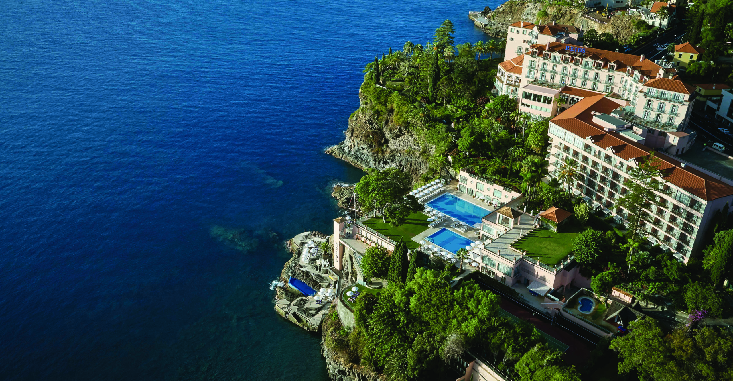 portugal-madeira-reid's-palace-belmond-hotel-fugleperspektiv