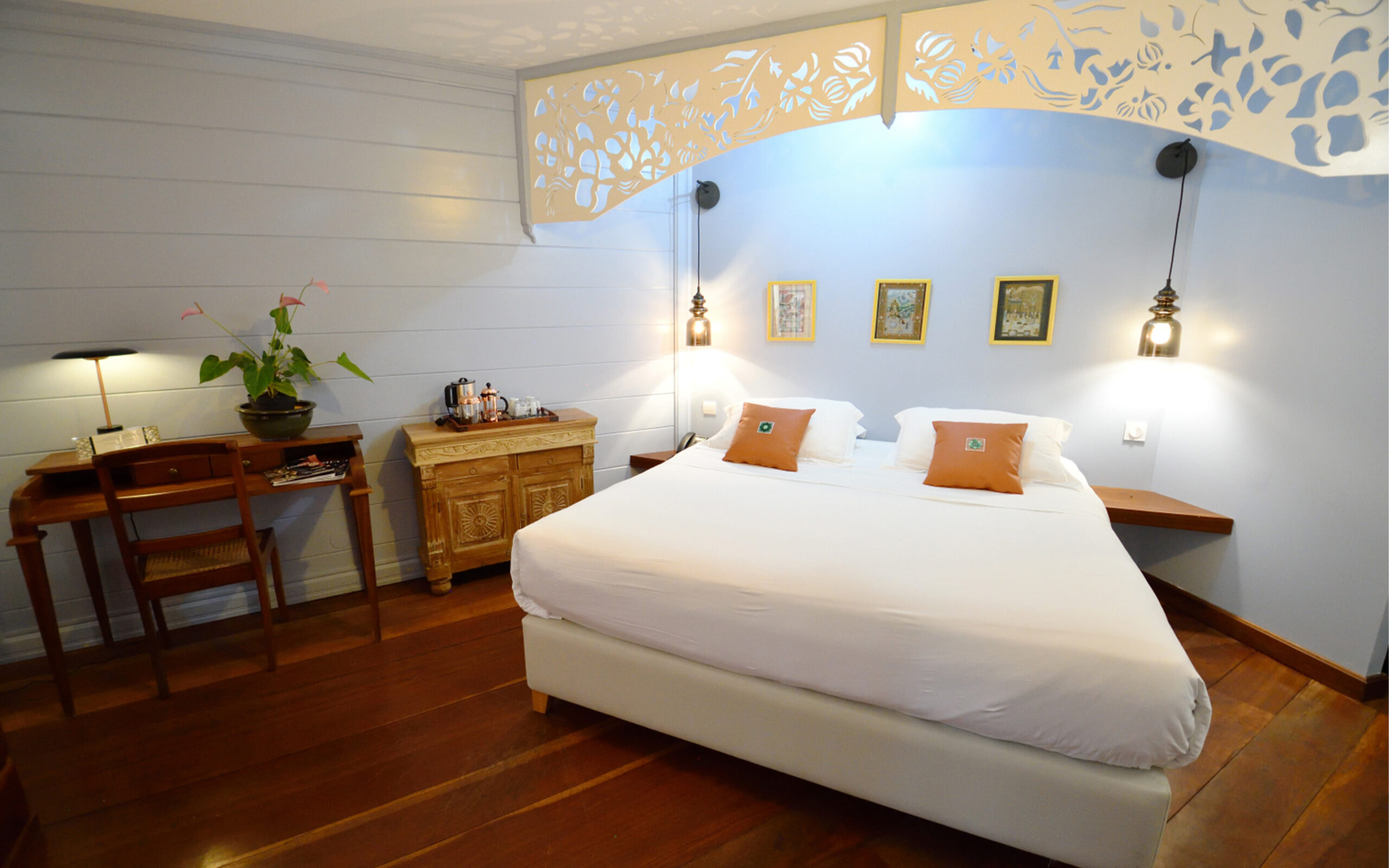 Reunion Tsilaosa Room