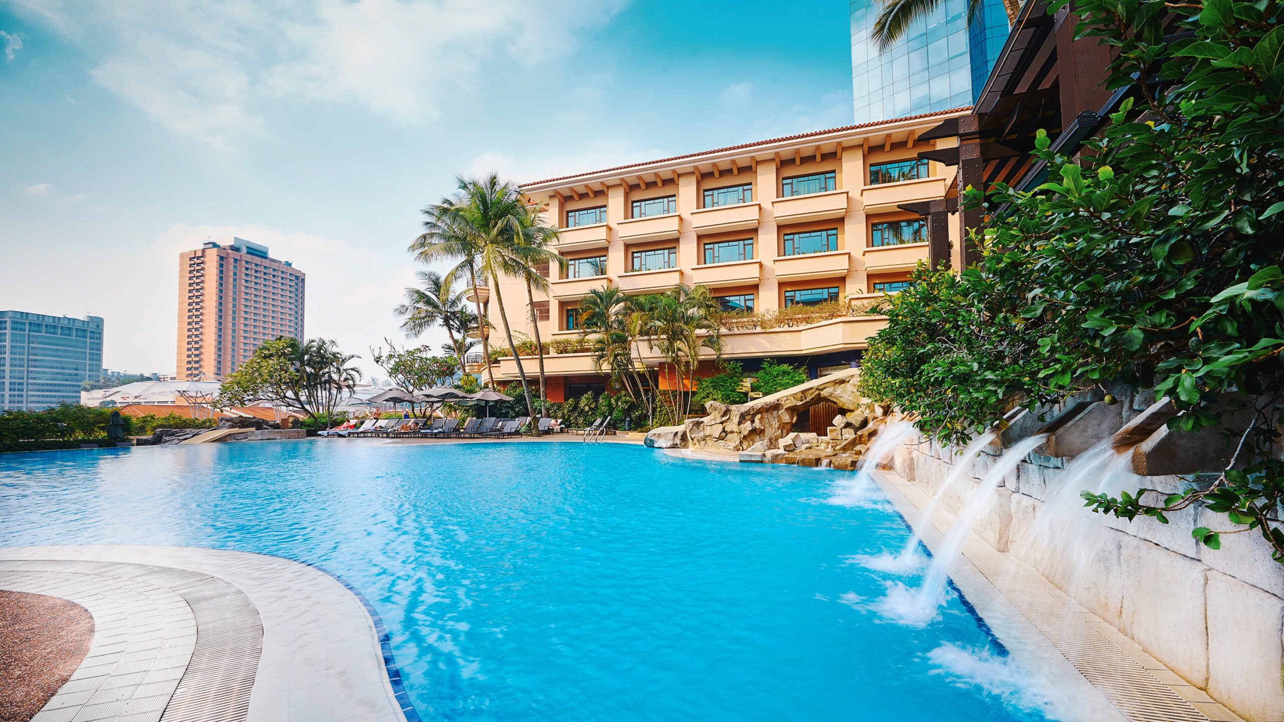 singapore paradox pool with water slides scaled