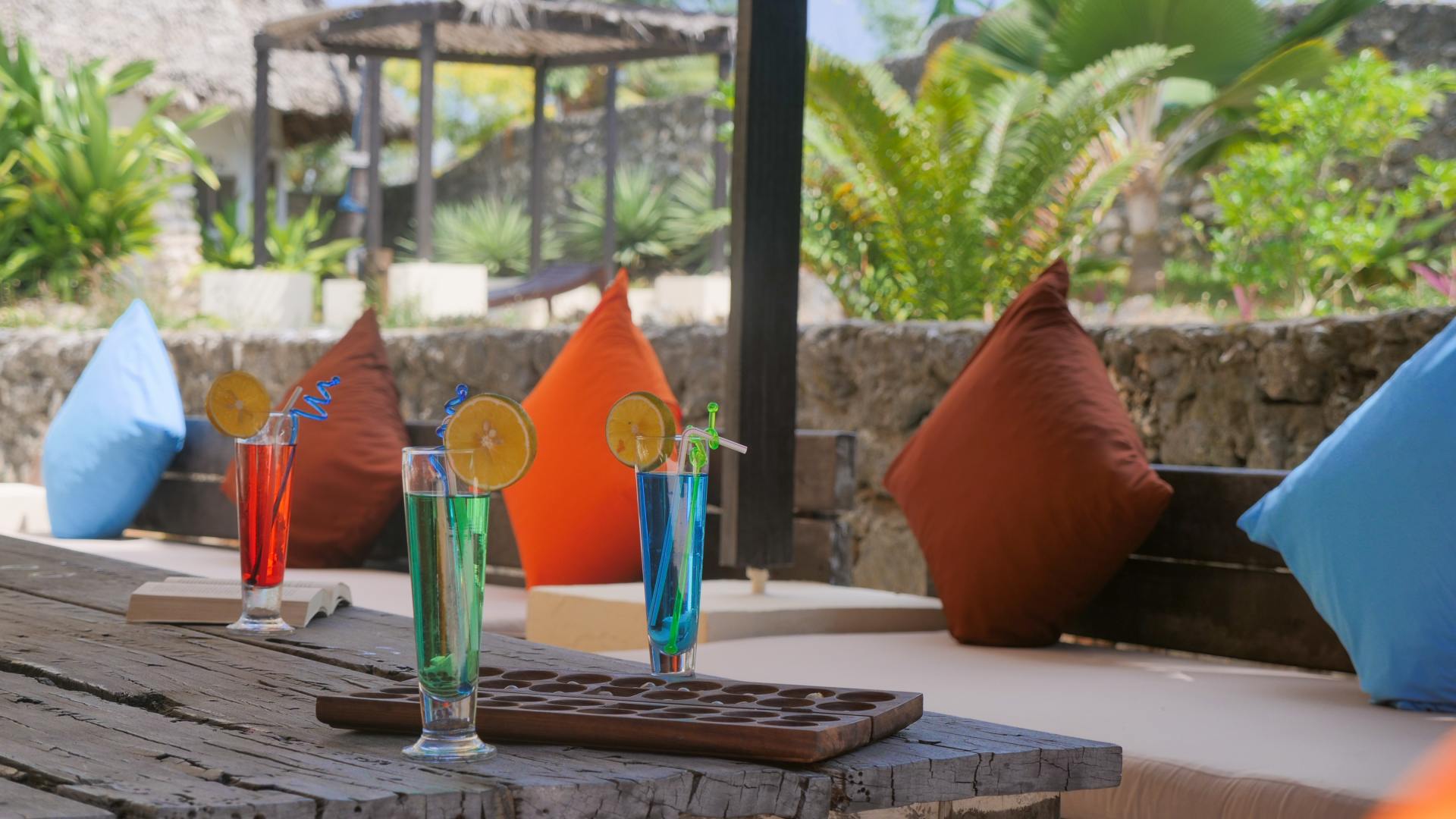Drinks ved poolen