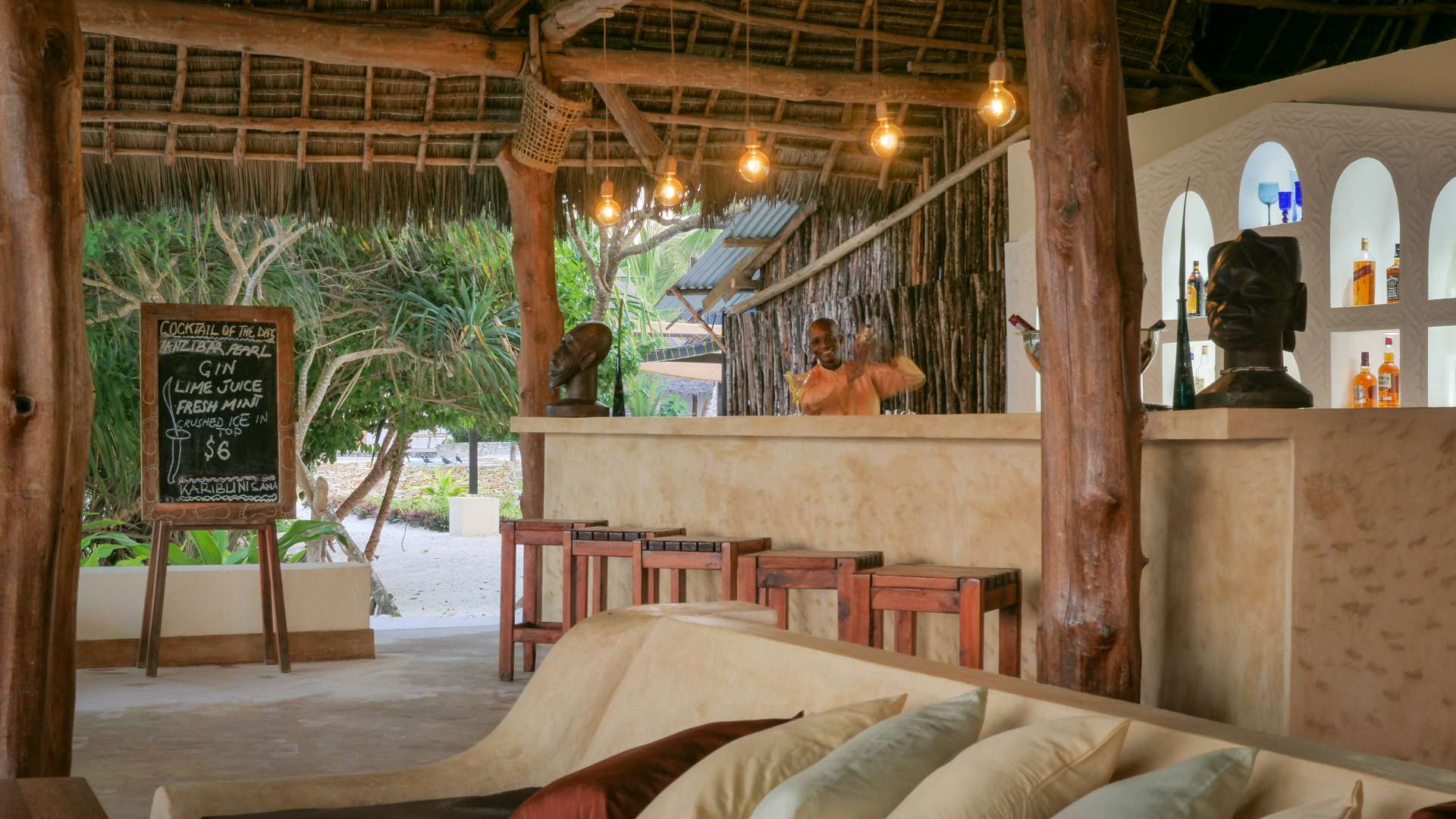 Poolbaren på Zanzibar Pearl
