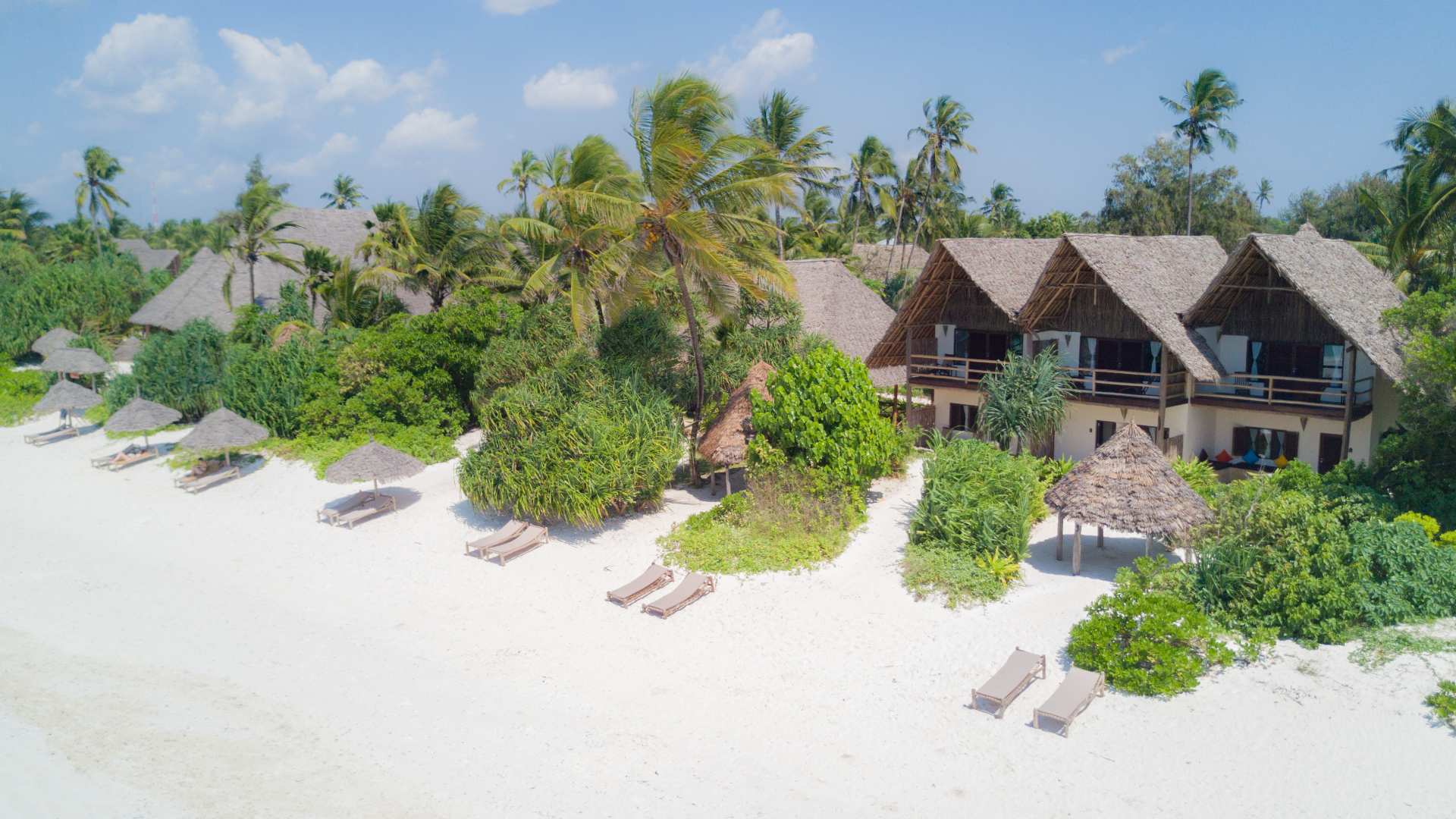 Pearl Suites ligger direkte ved stranden