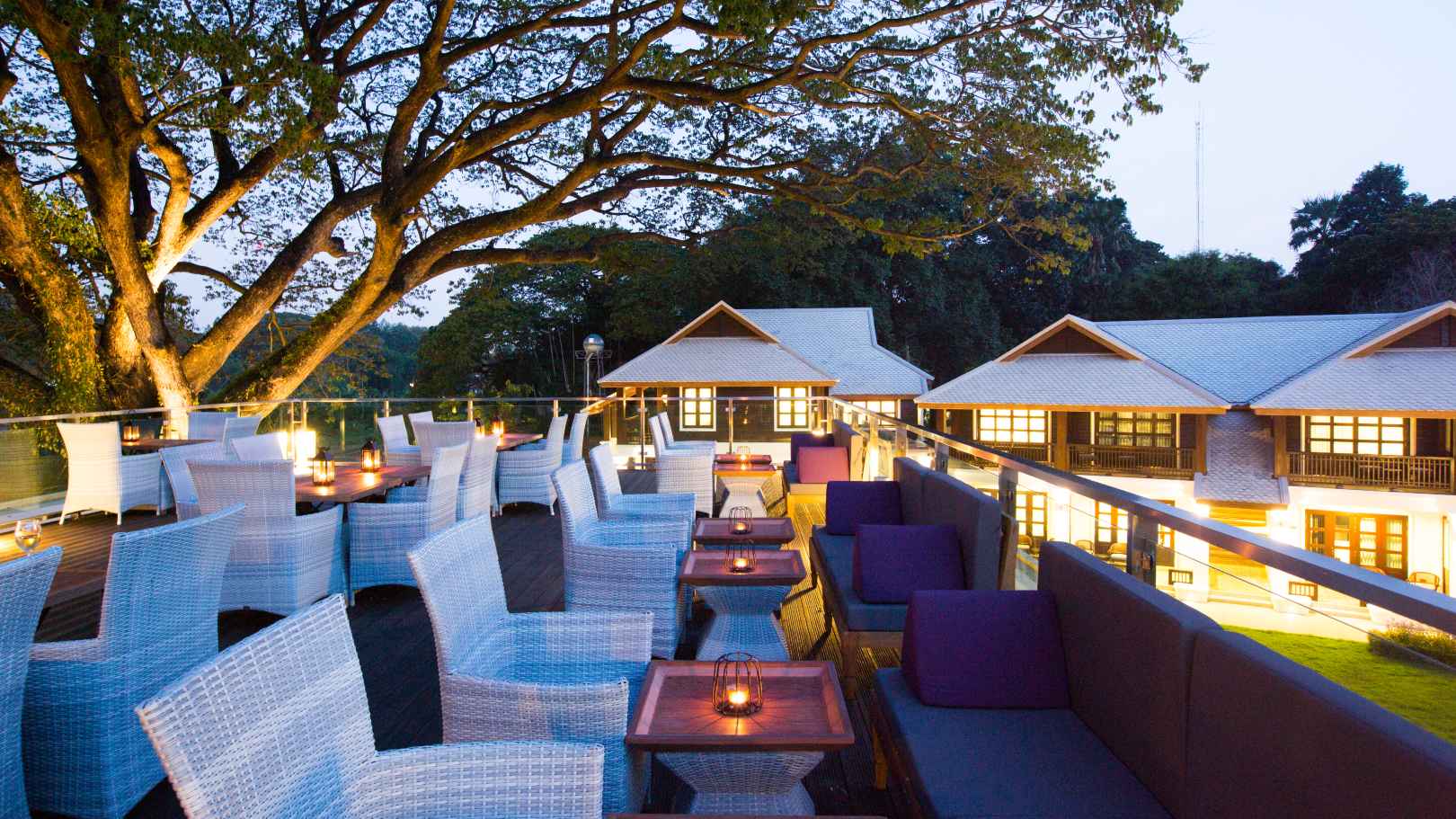 Thailand, Chiang Mai, Na Nirand Romantic Boutique Resort, Bar Evening