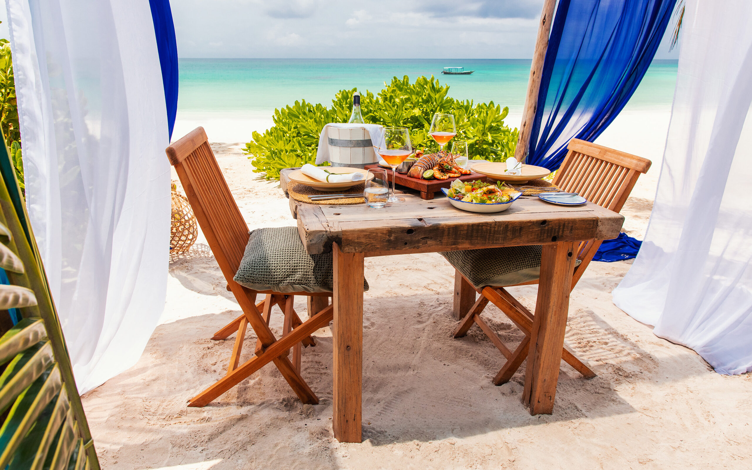Romantisk frokost på stranden