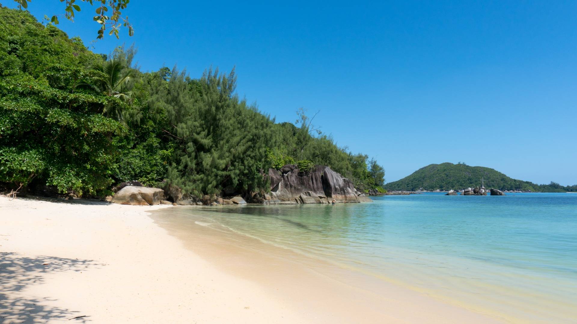 Hvide og bl&oslash;de sandstrande p&aring; Constance Ephelia Resort