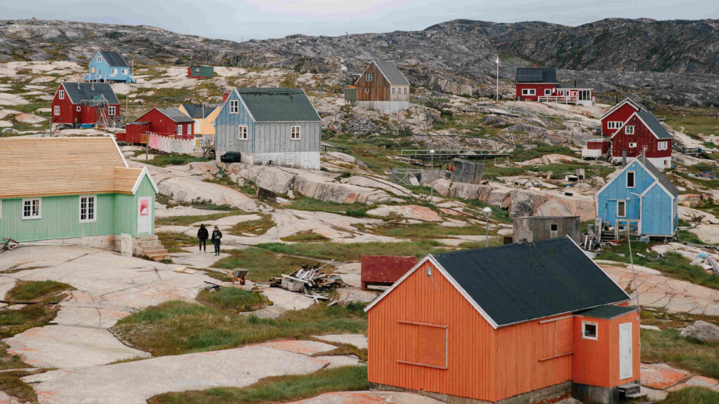 Grønland, sti gennem Oqaatsut, Photo Credit Jessie Brinkman Evans & Visit Greenland