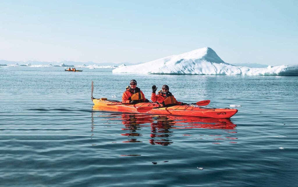 Grønland Ilulissat par sidder kajak isbjerg stu