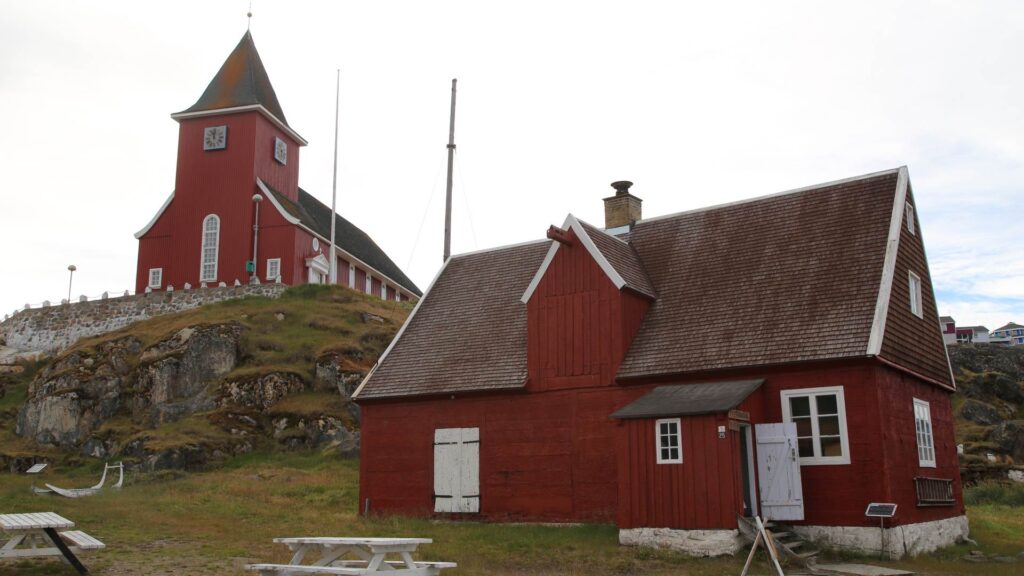 Grønland, Sisimiut, Kirke, Bygd, Røde Huse