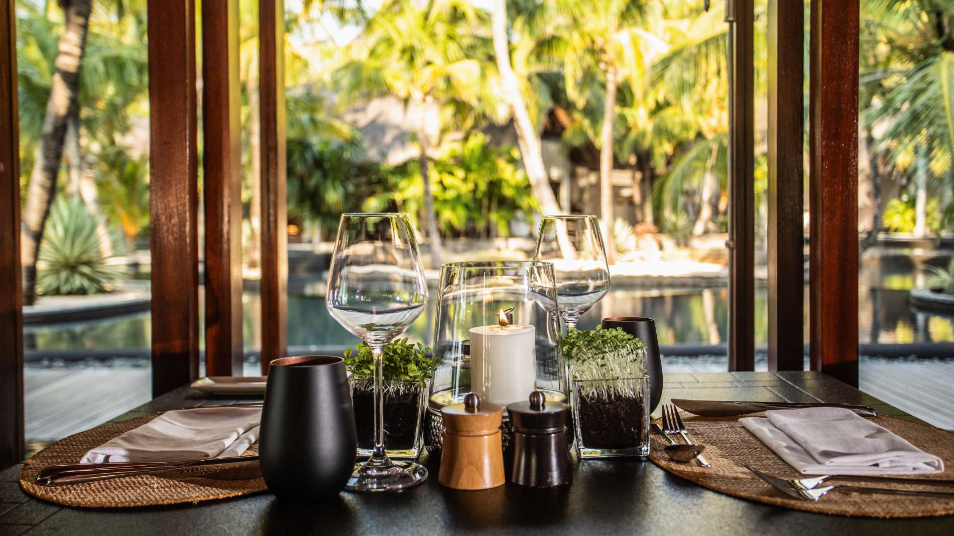 Rejser til Mauritius, Dinarobin Beachcomber Golf Resort & Spa, Frokost med udsigt til poolen