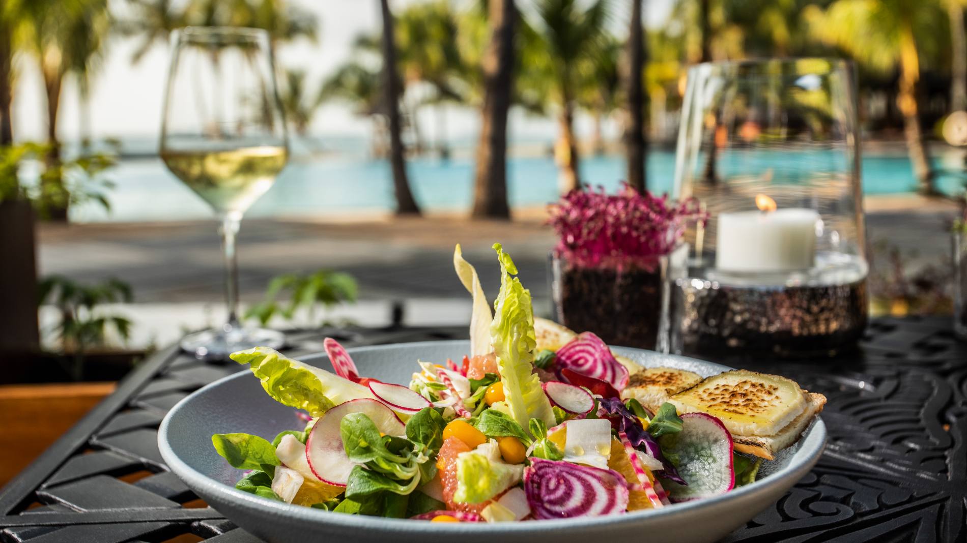 Rejser til Mauritius, Dinarobin Beachcomber Golf Resort & Spa, Frokost ved poolen