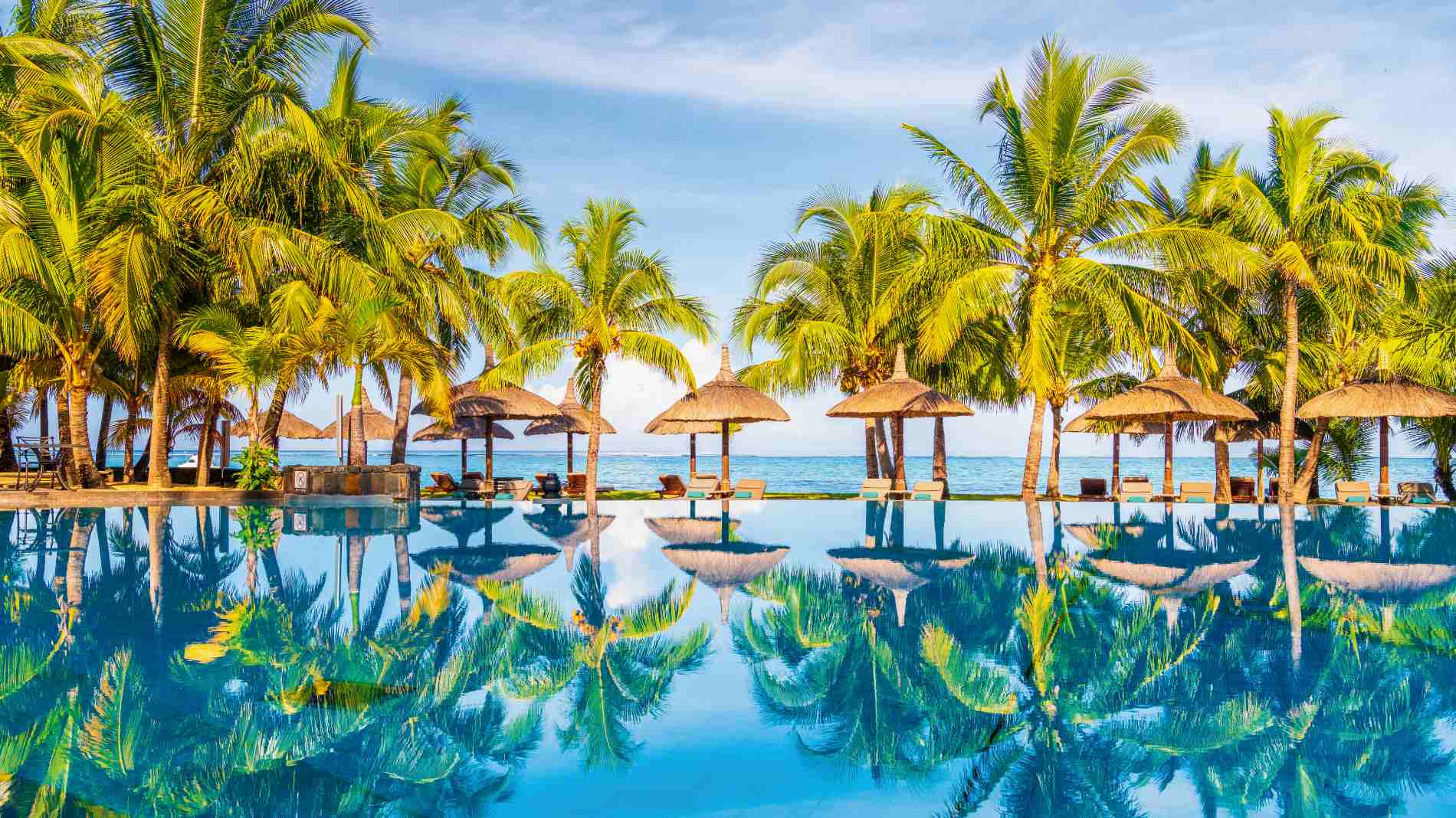 Rejser til Mauritius, Dinarobin Beachcomber Golf Resort & Spa, Det smukke poolområde