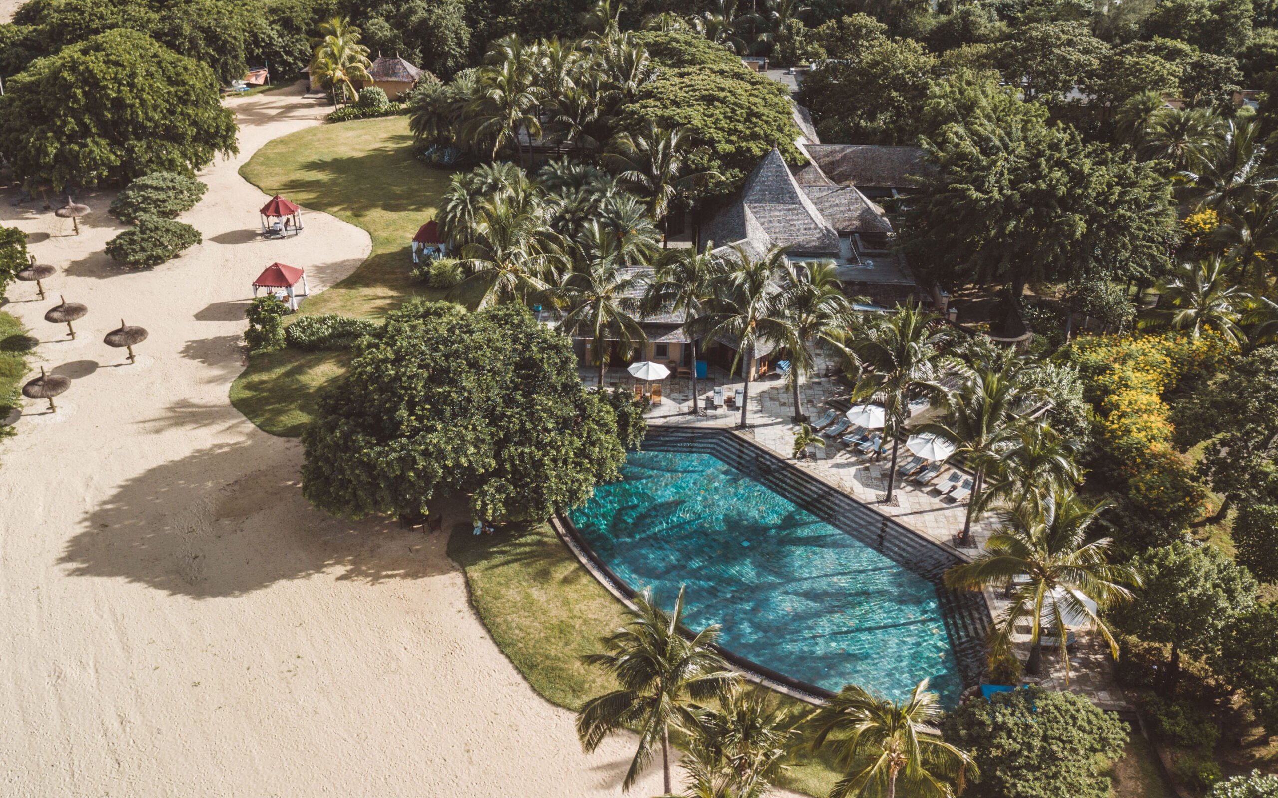 Rejser til Maurtius, Maradiva Villas Resort & Spa, Pool- og strandområdet