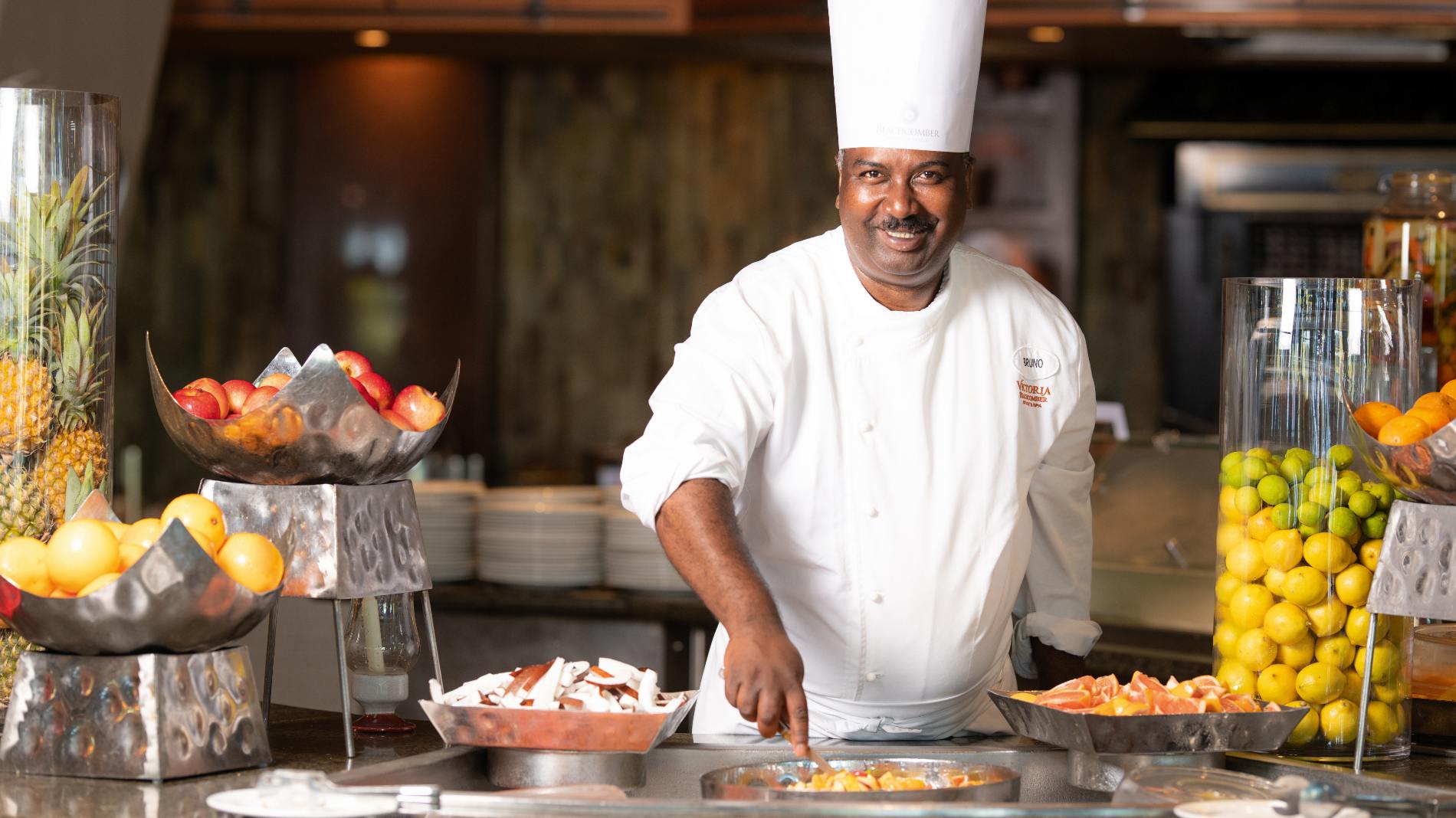 Rejser til Mauritius, Victoria Beachcomber Resort & Spa, Kokken kreerer velsmagende retter