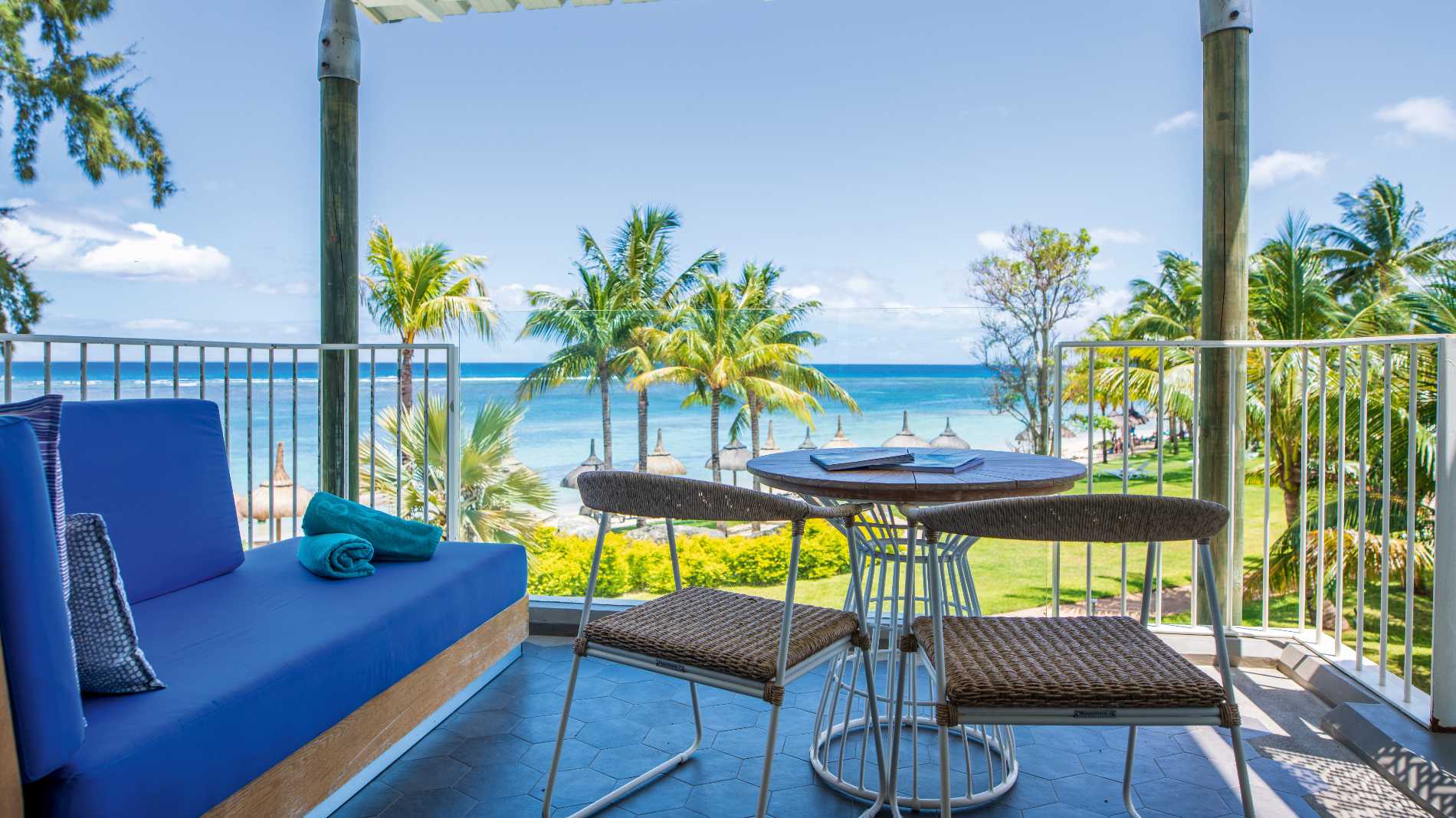 Rejser til Mauritius, Victoria Beachcomber Resort & Spa, Ocean View v&aelig;relse i voksenafdelingen 'Victoria for 2'