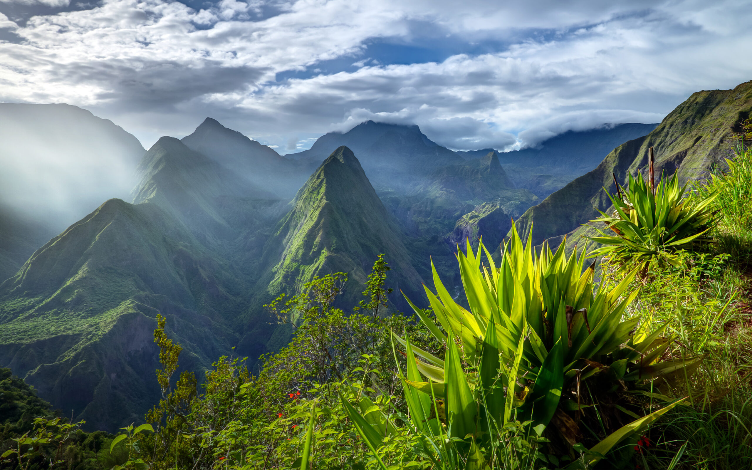 R&eacute;union cirque mafate udsigt over bjergene scaled