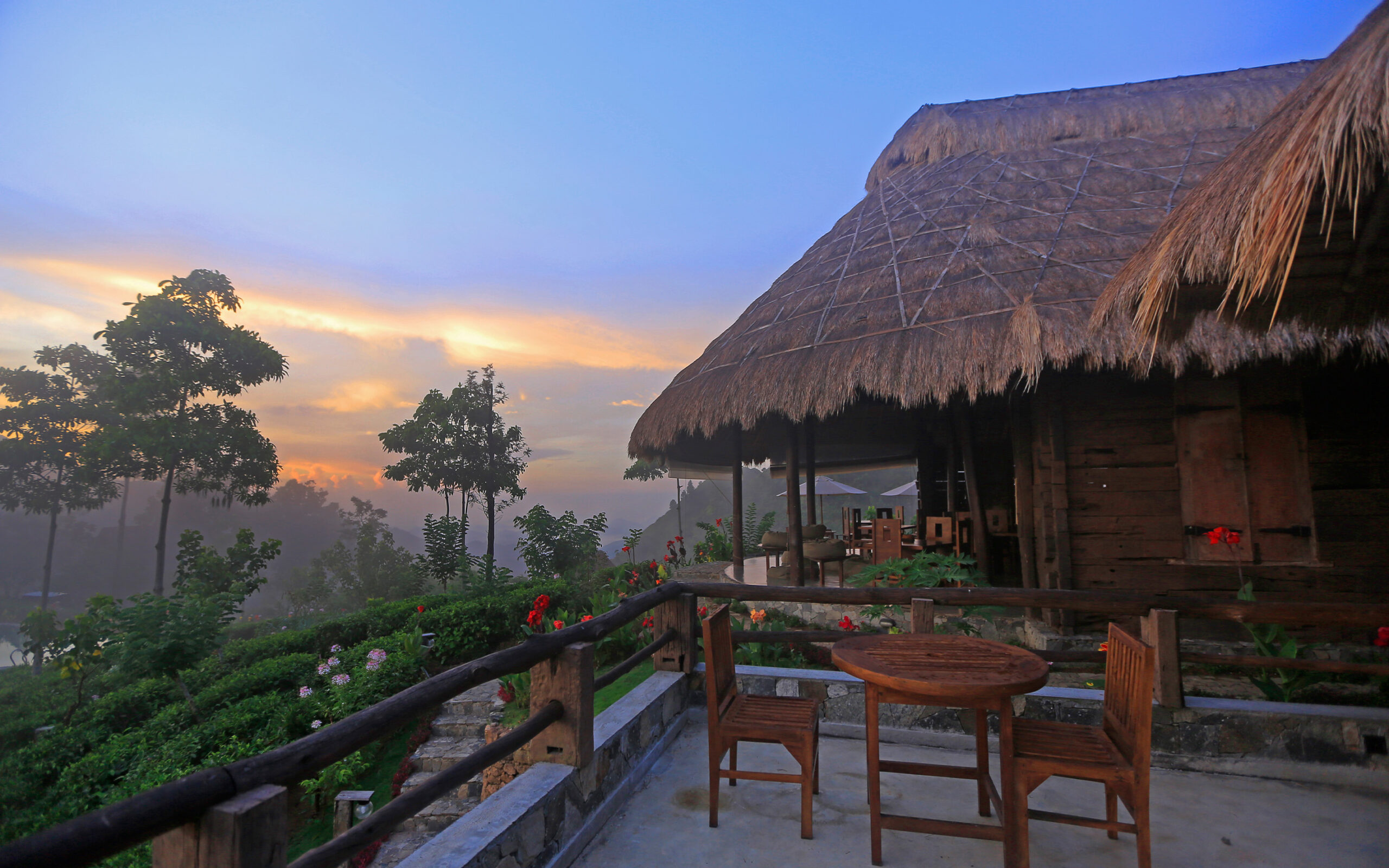 Sri Lanka 98 Acres Resort Bar Solnedgang