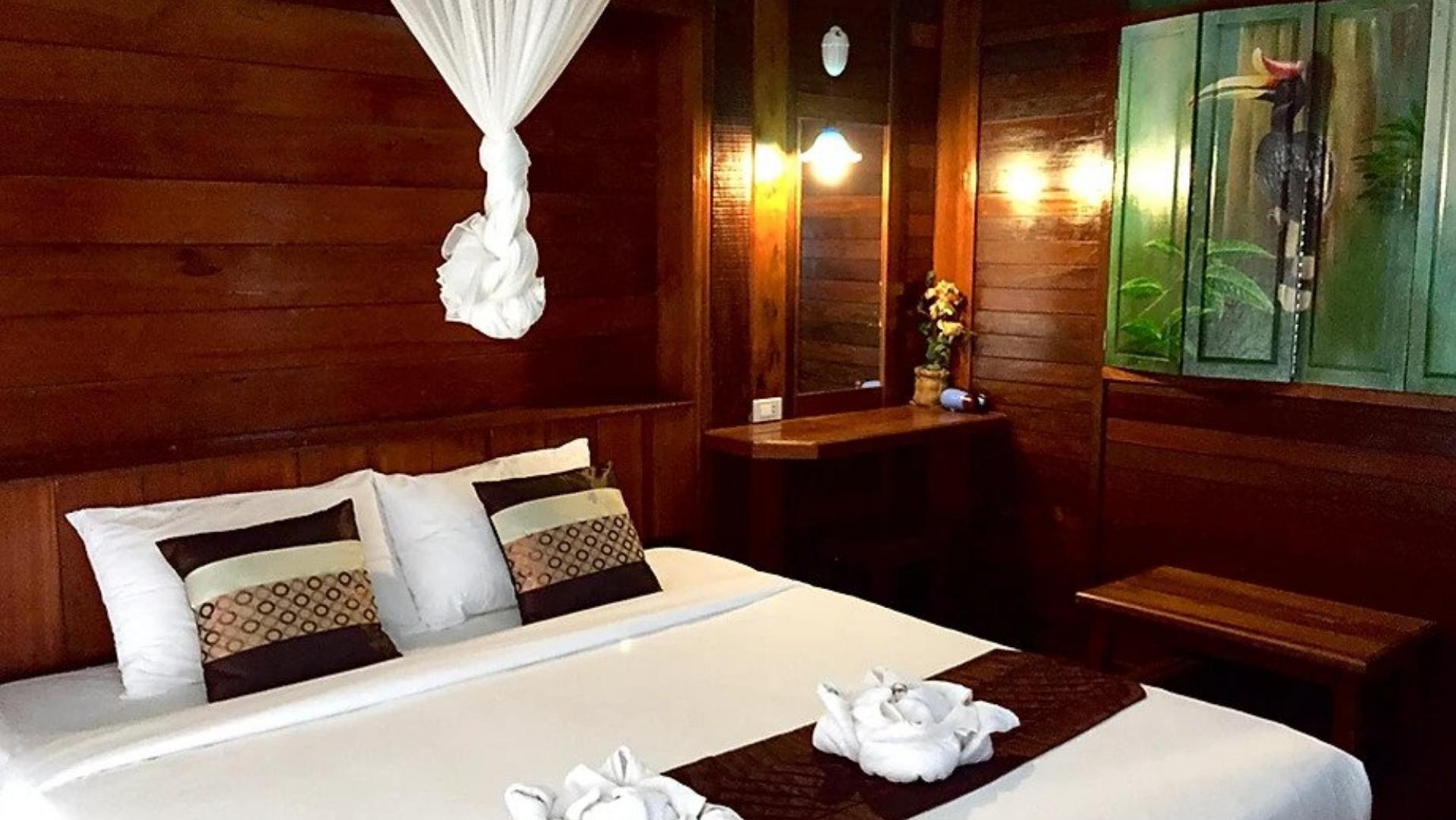 Thailand, Koh Ngai, Thanya Beach Resort, Bungalow Indendørs