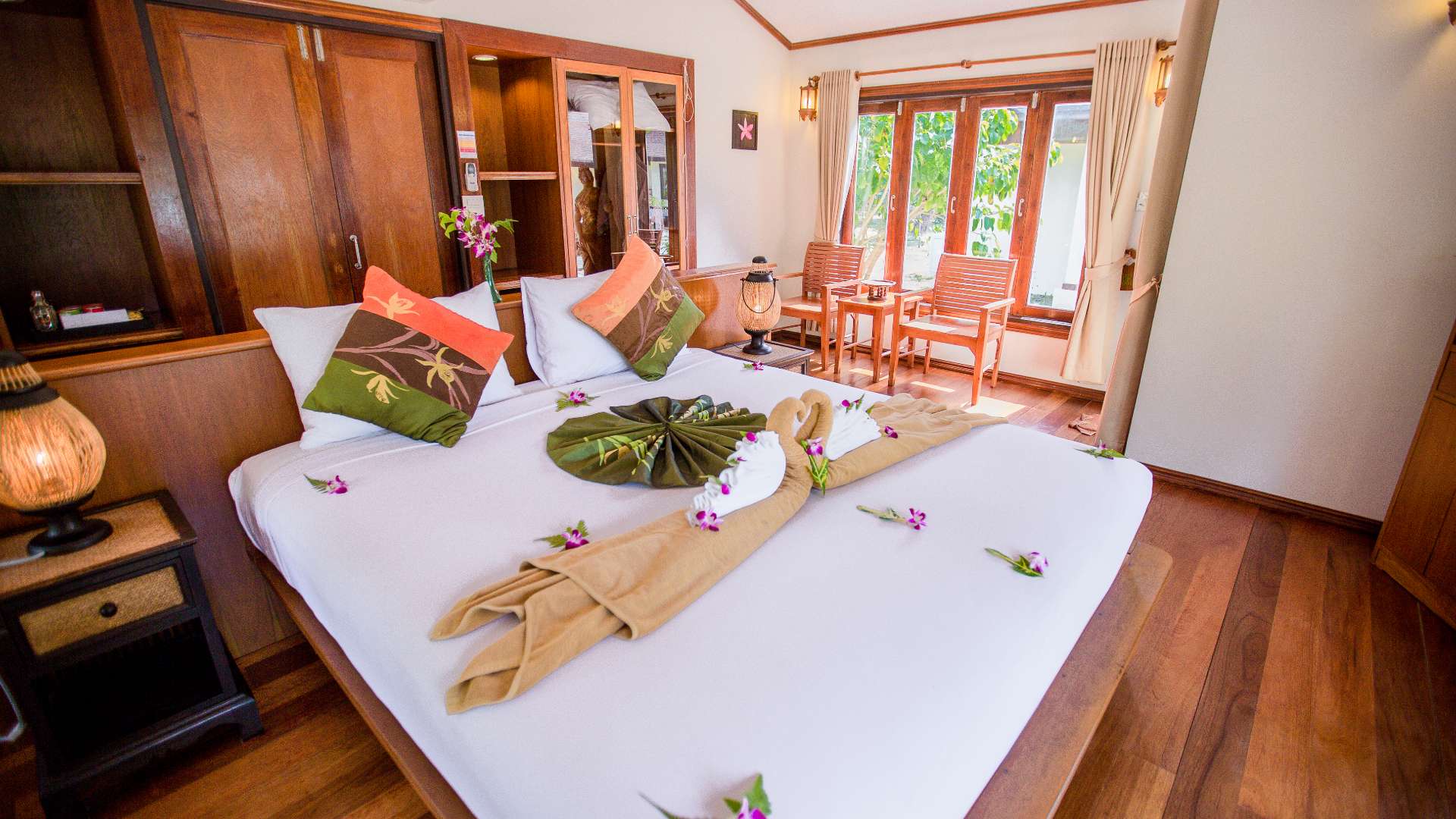 Thailand, Koh Mook, Koh Mook Sivalai Beach Resort, Villa Indendørs