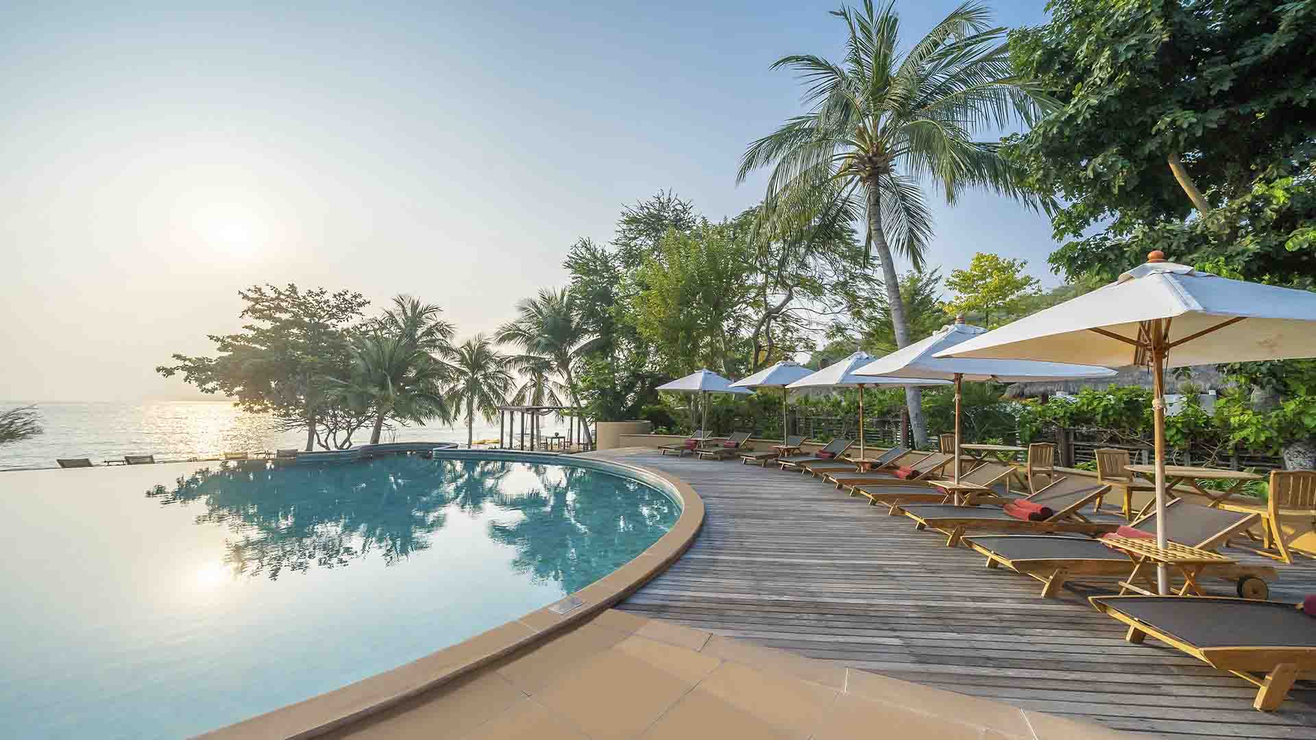 Thailand, Koh Samet, Paradee Resort, Pool Sunbeds