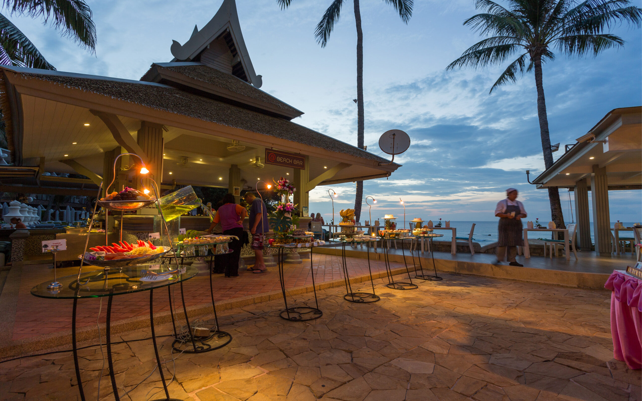 Rejser til Thailand, Phuket, Beyond Resort Karon, beach bar