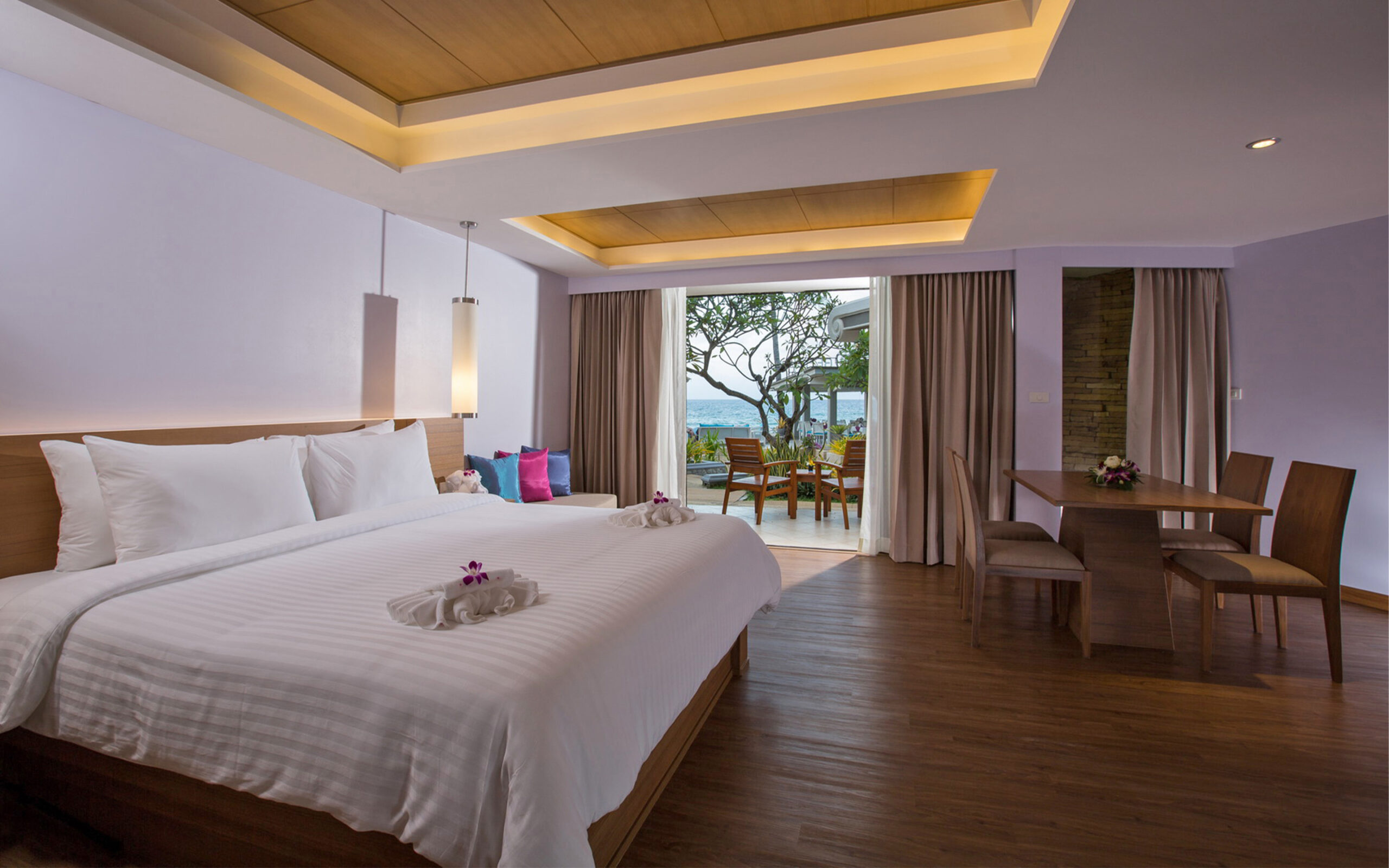 Rejser til Thailand, Phuket, Beyond Resort Karon, grand deluxe v&aelig;relse