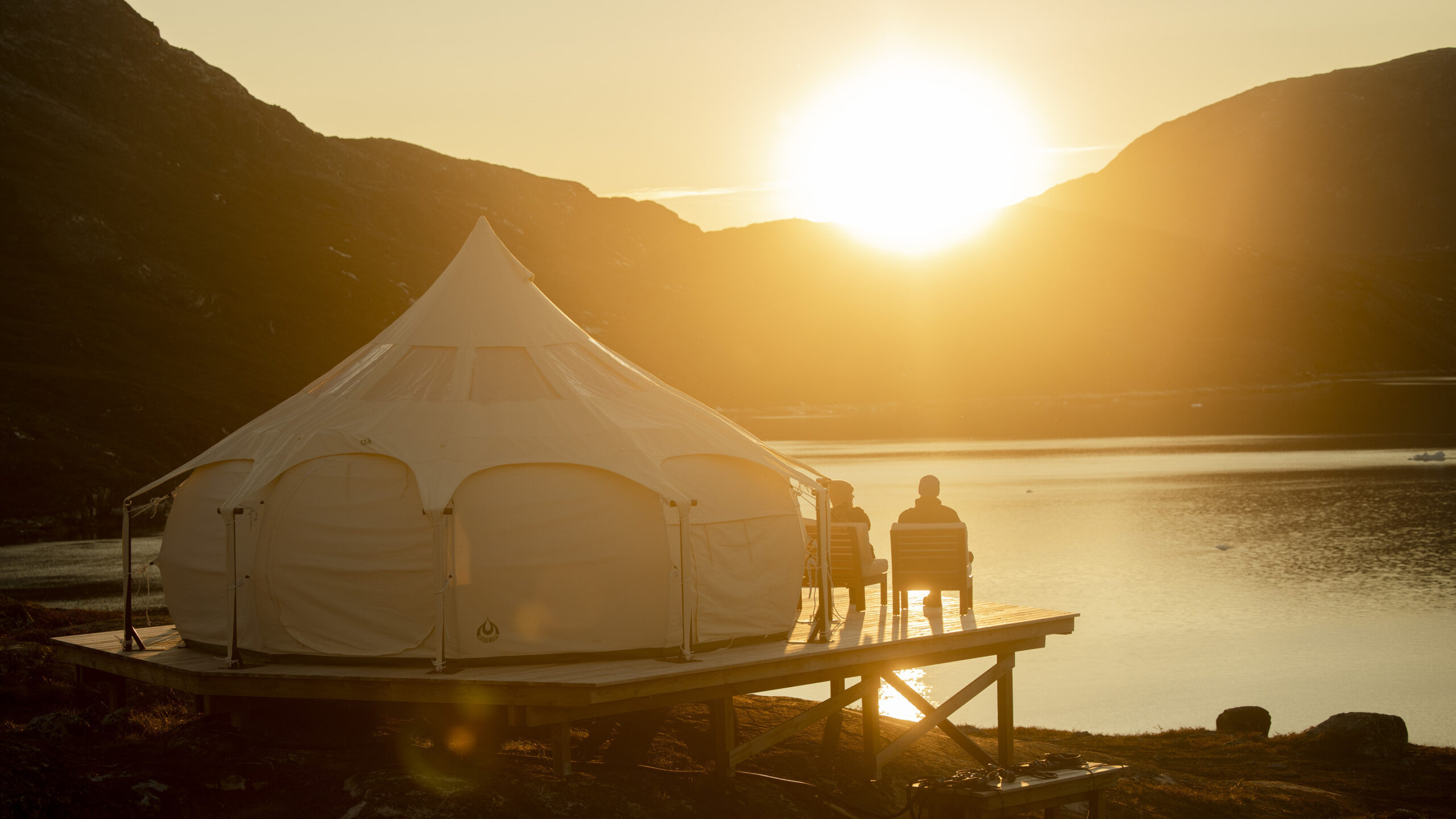 Gr&oslash;nland Camp Kangiusaq Solnedgang