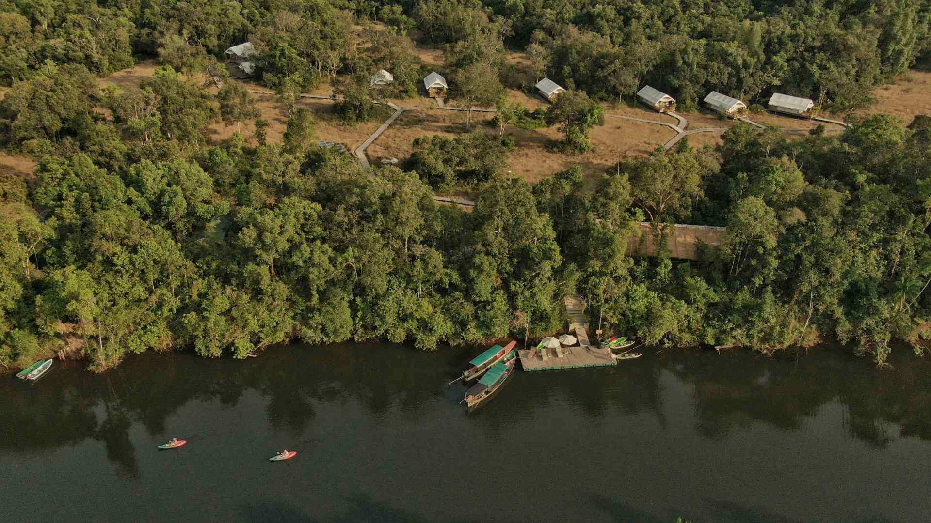 Cambodia, Cardamom Mountains, Cardamom Tented Camp, Luftfoto af lejren