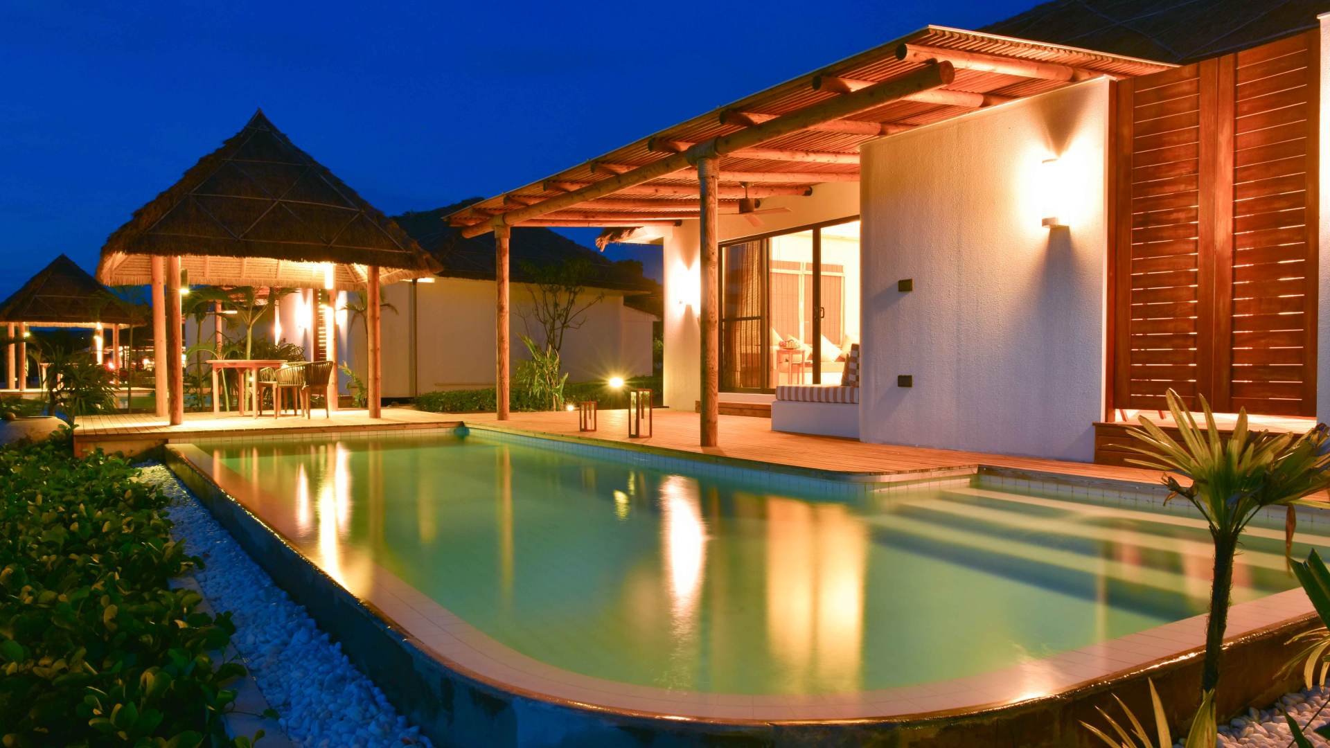 Cambodia, Koh Rong, The Royal Sands, Beach Front Pool Villa, Aften