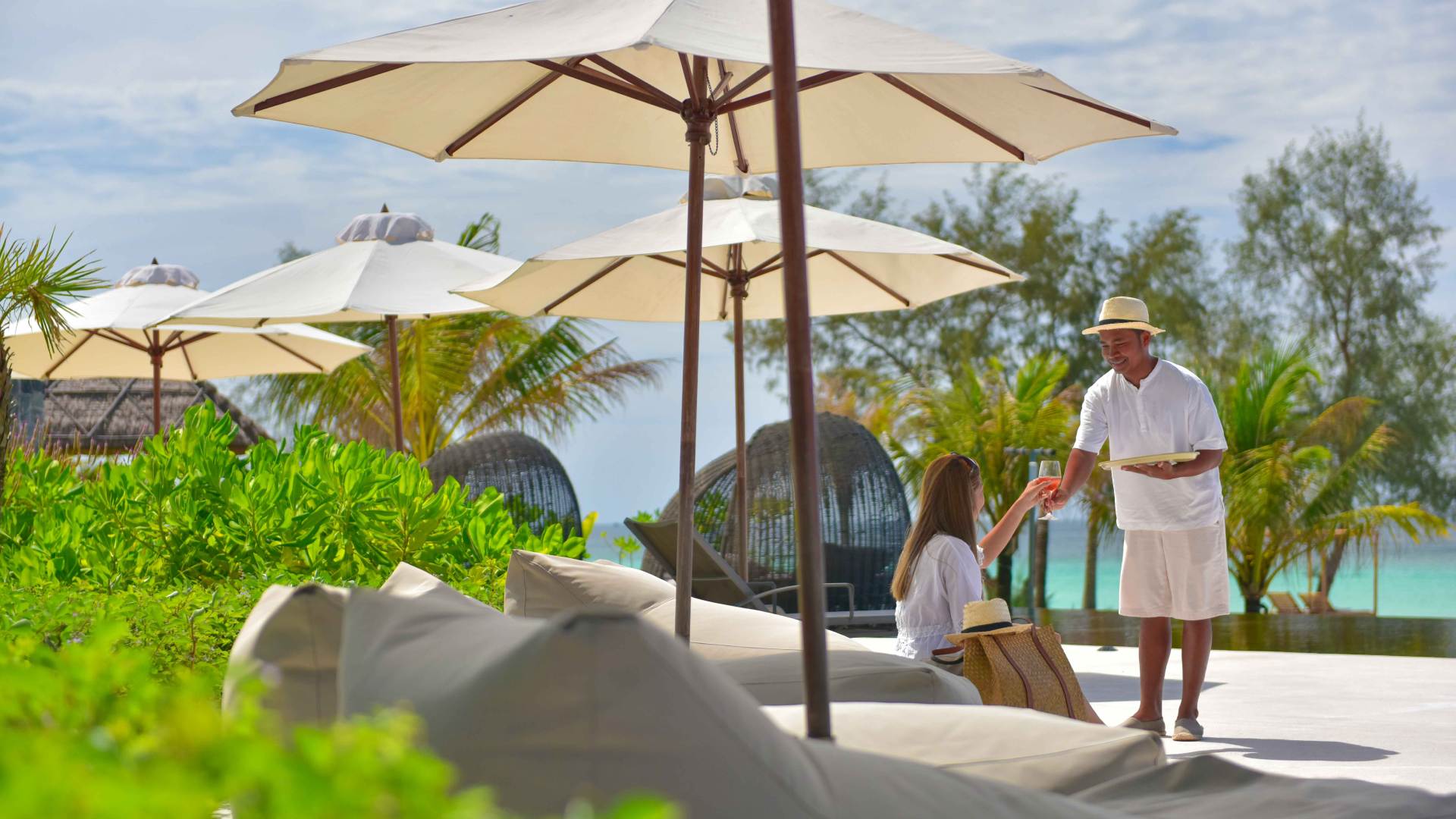 Cambodia, Koh Rong, The Royal Sands, Pool Service