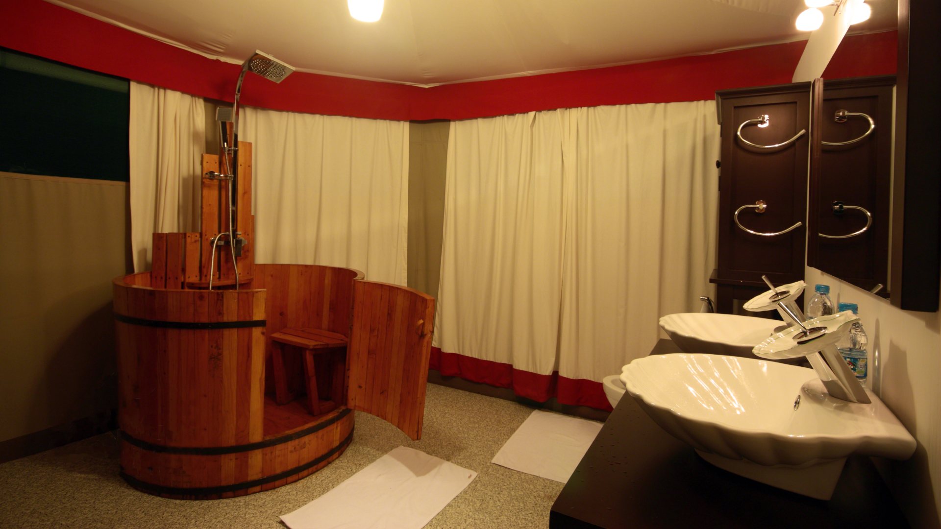 Cambodia Tatai 4 Rivers Floating Lodge, Bathroom