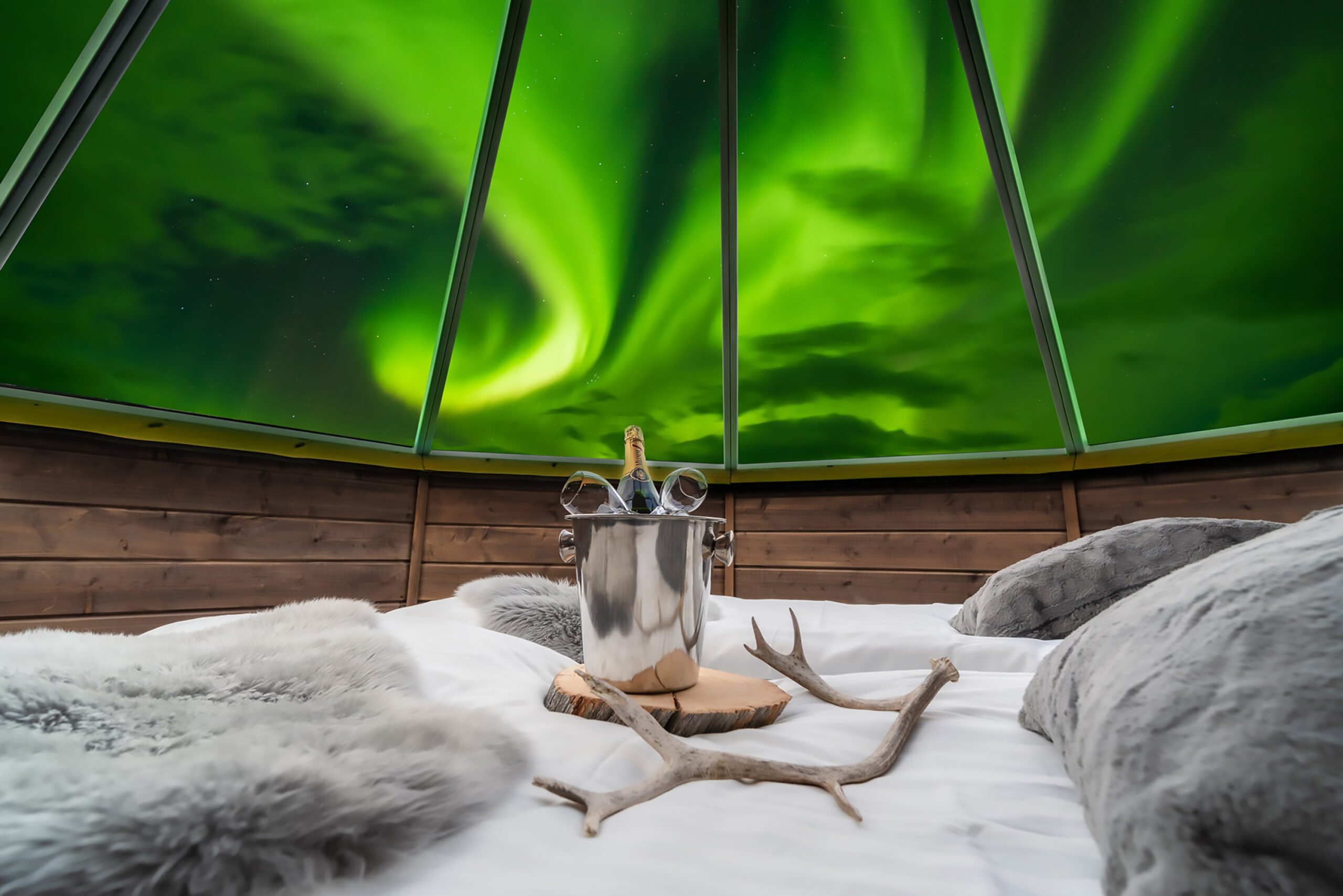 finland Lapland inari wilderness aurora cabin northern light scaled hotel